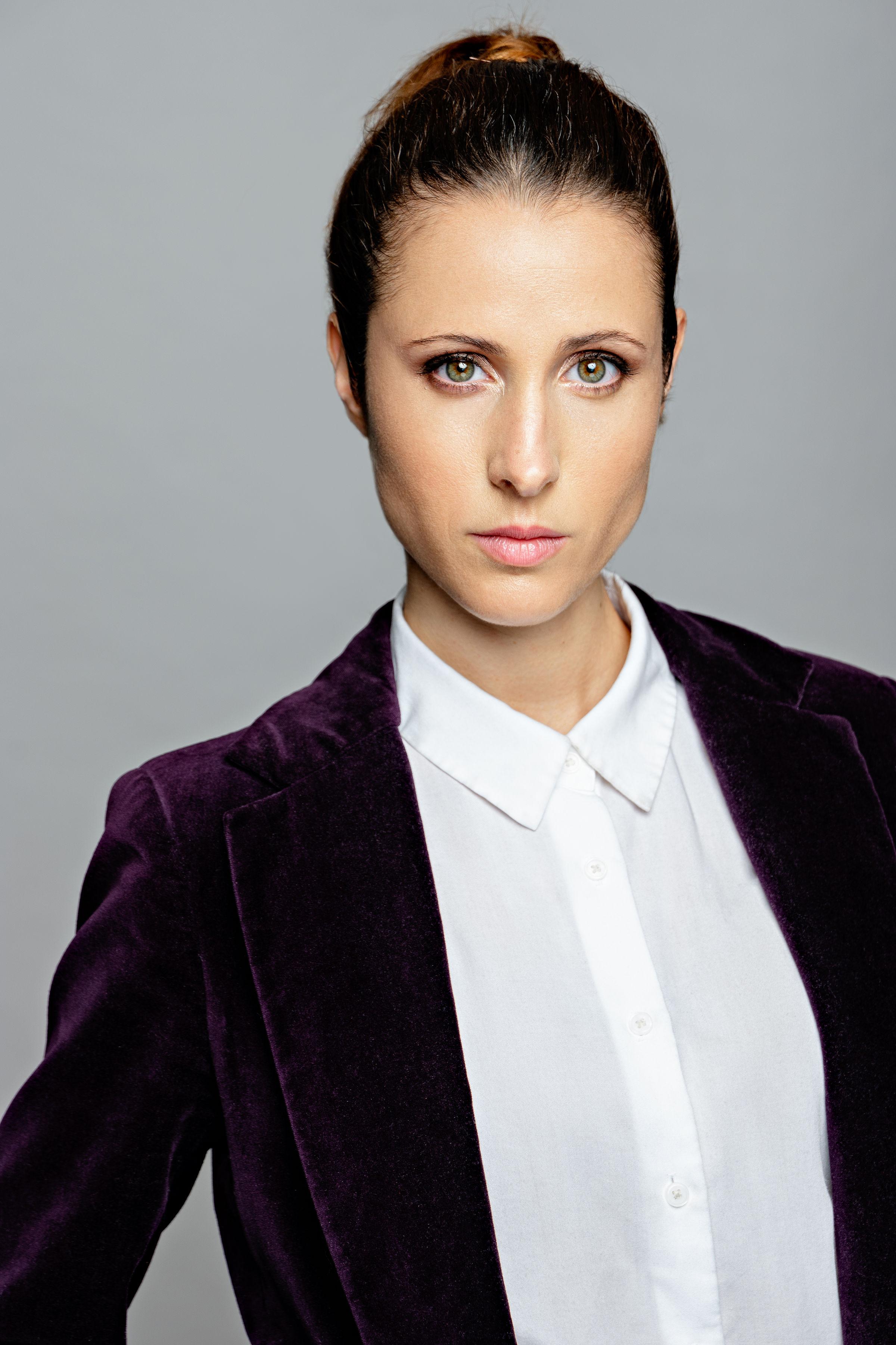 actor Lise Gardo large photo