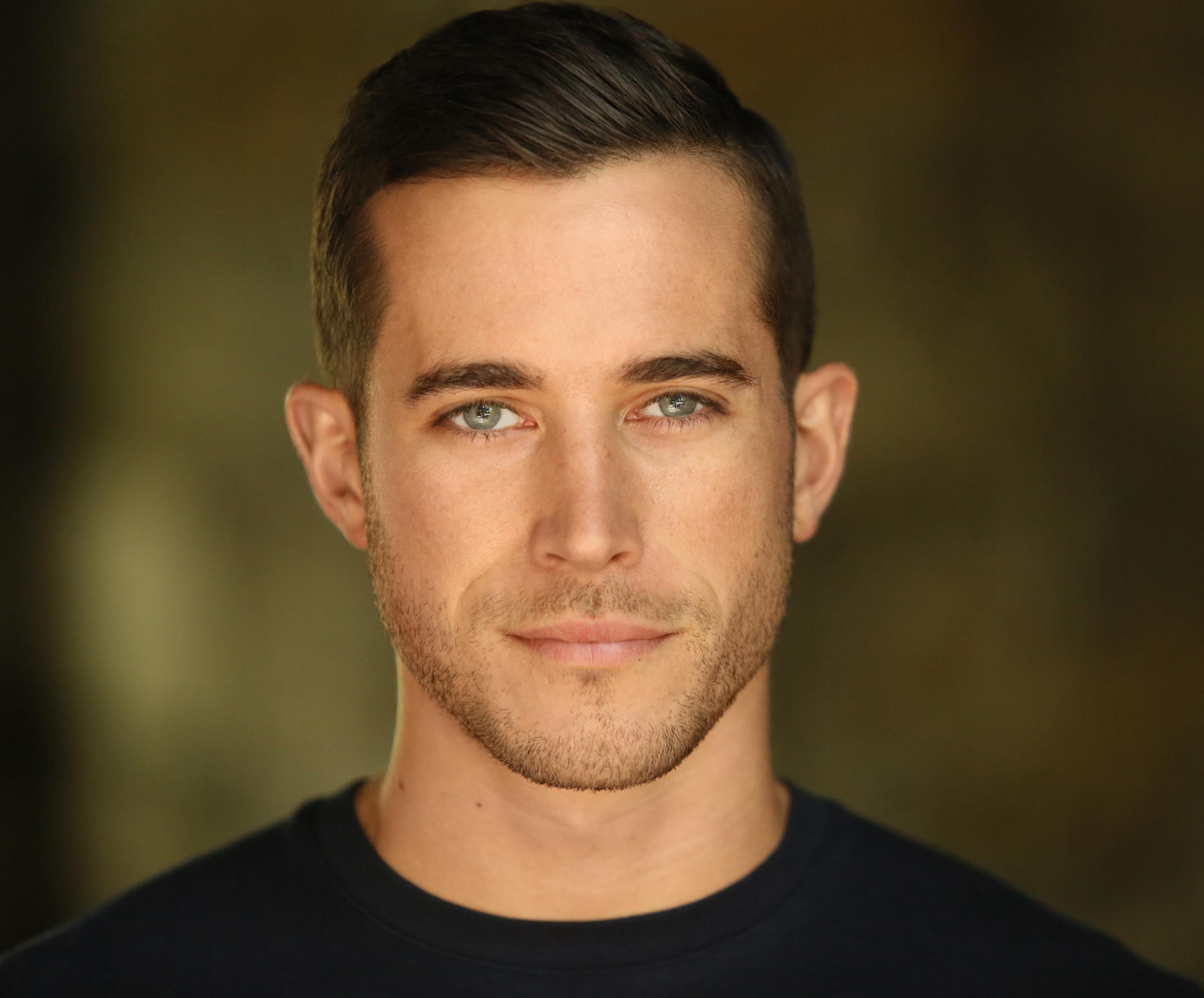 actor Ross Wellinger large photo