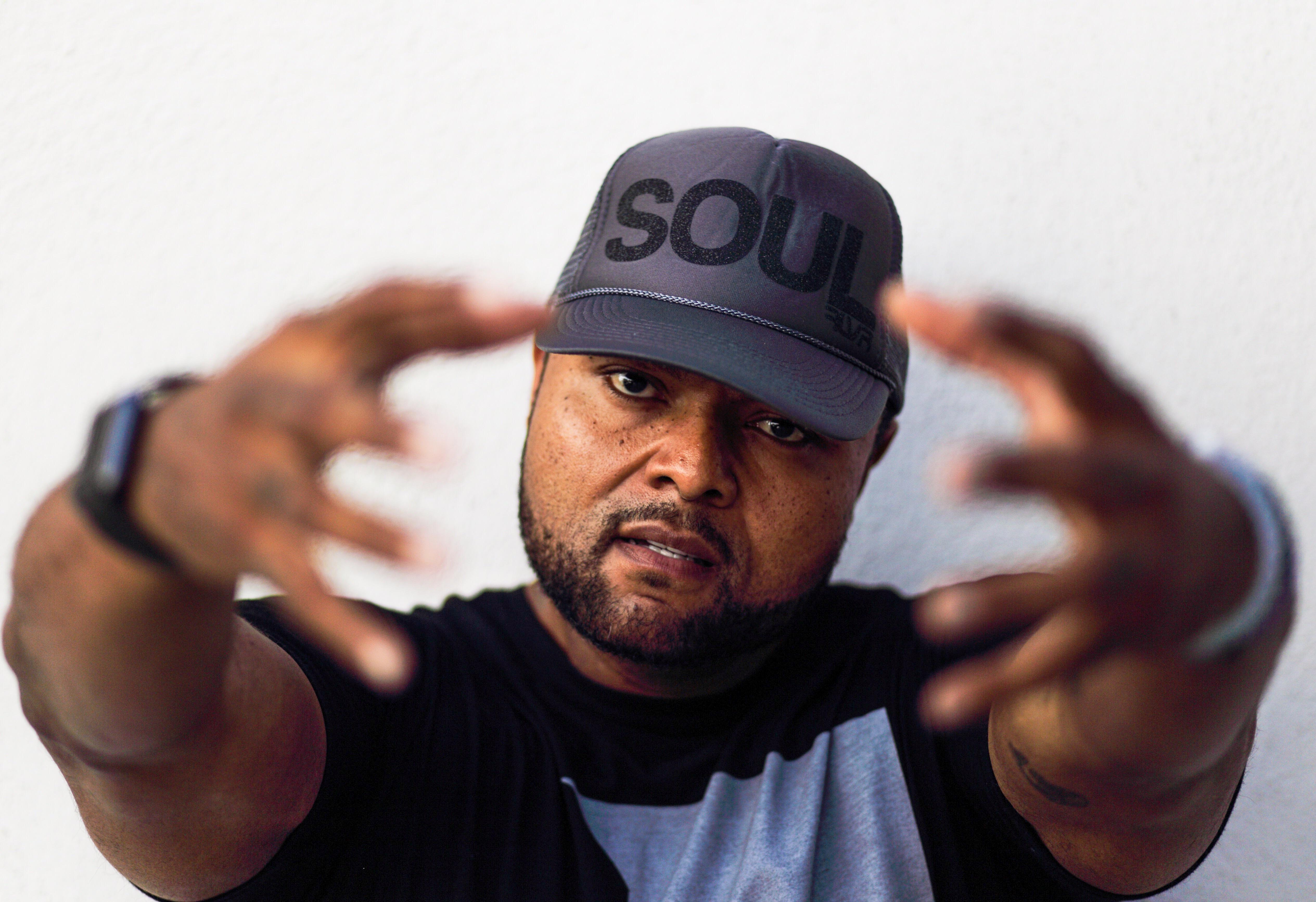 actor Damon Elliott large photo