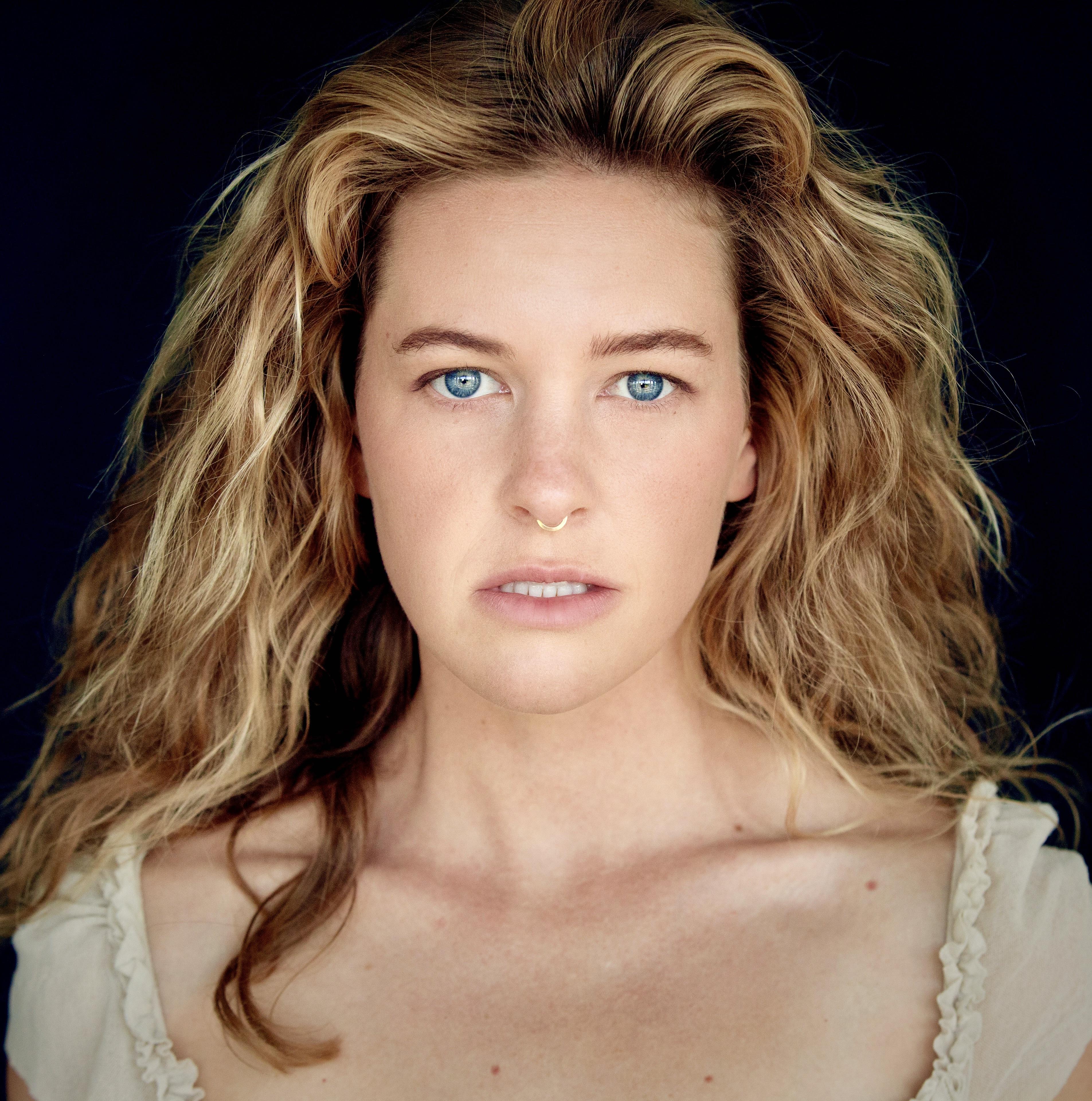 actor Terra Layne large photo