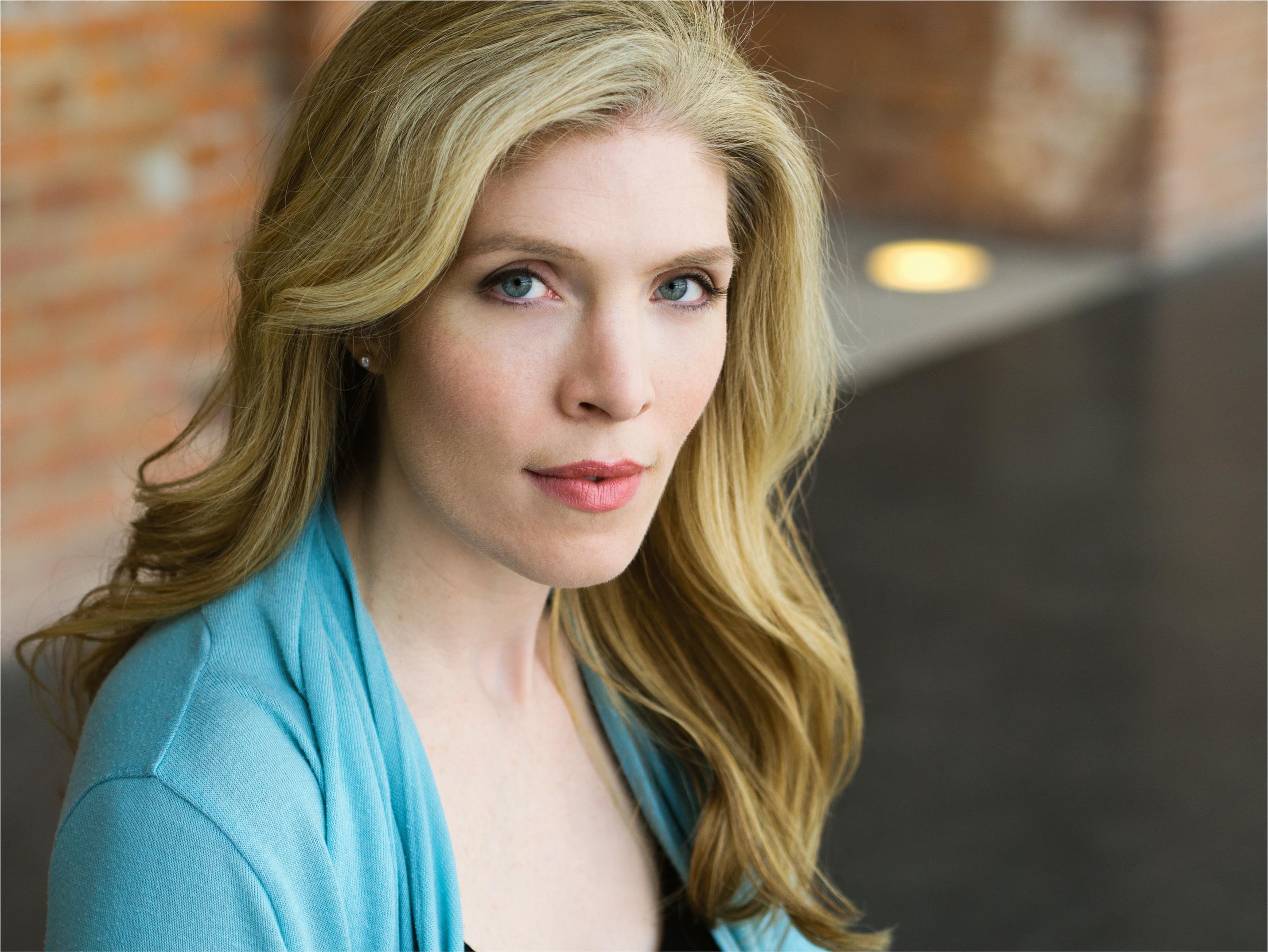 actor Thea McCartan large photo