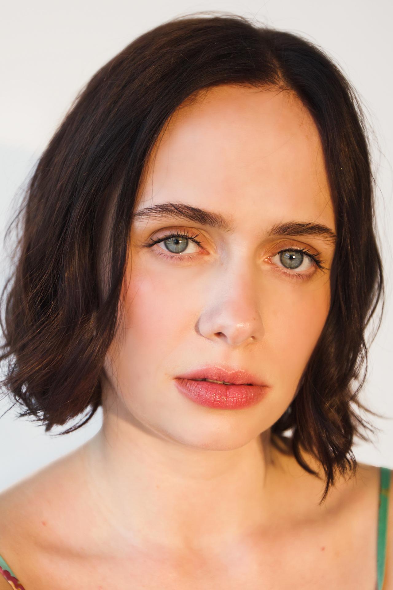 actor Tessa Albertson large photo