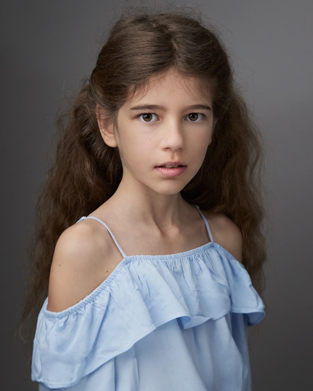 actor Lexie Benbow-Hart large photo