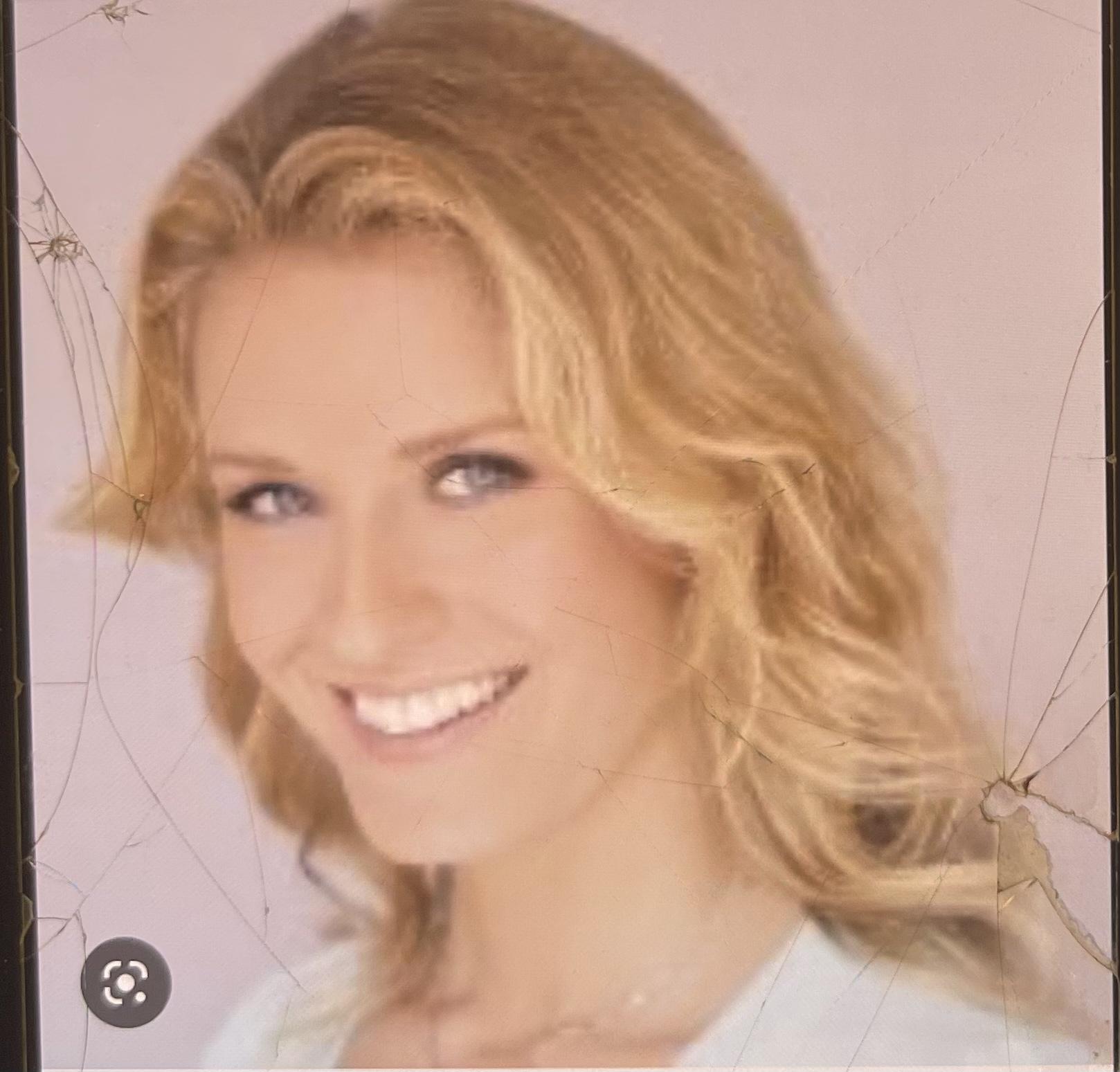 actor Ellie Braverman large photo