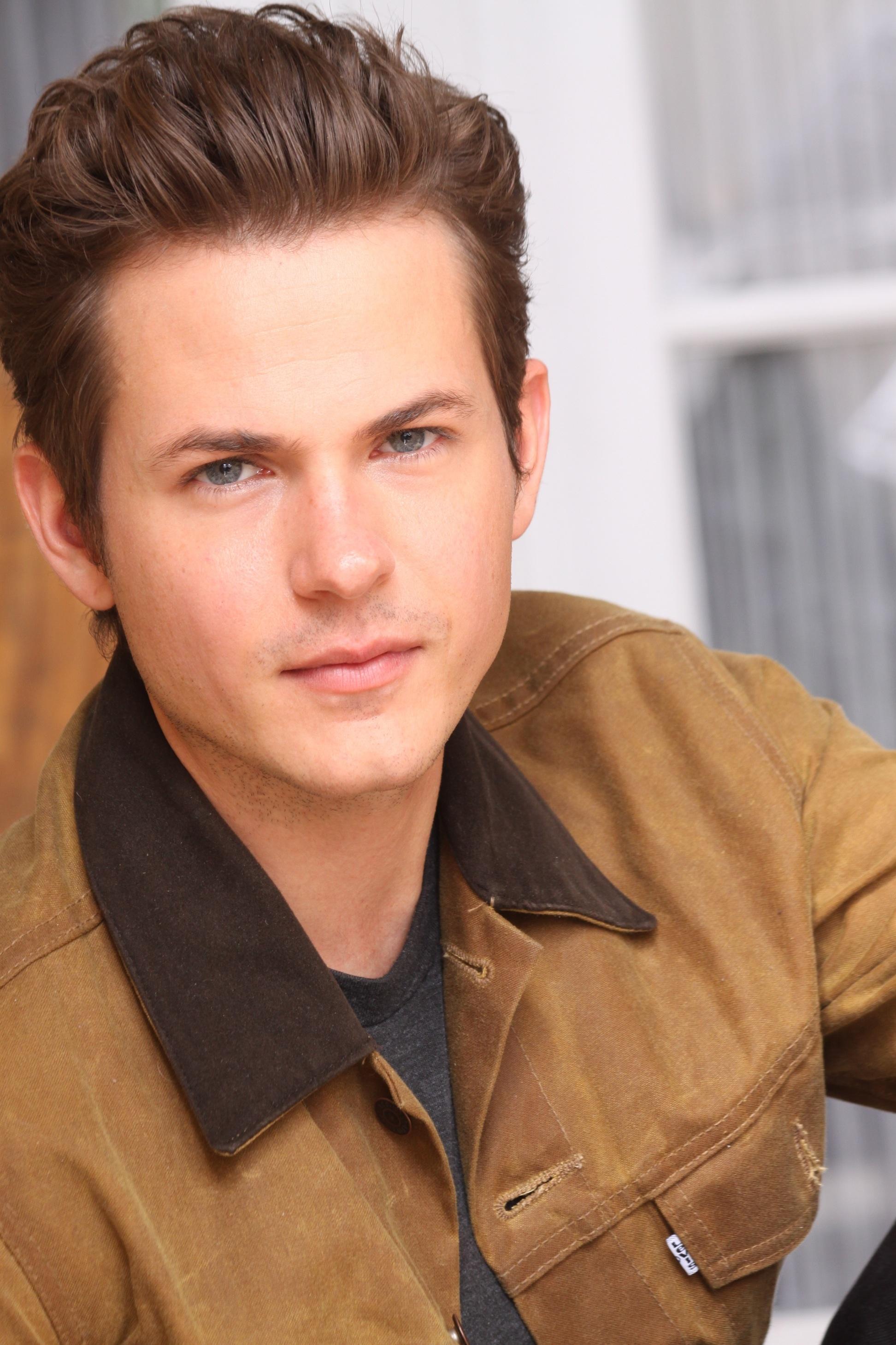 actor Daniel Ross Owens large photo