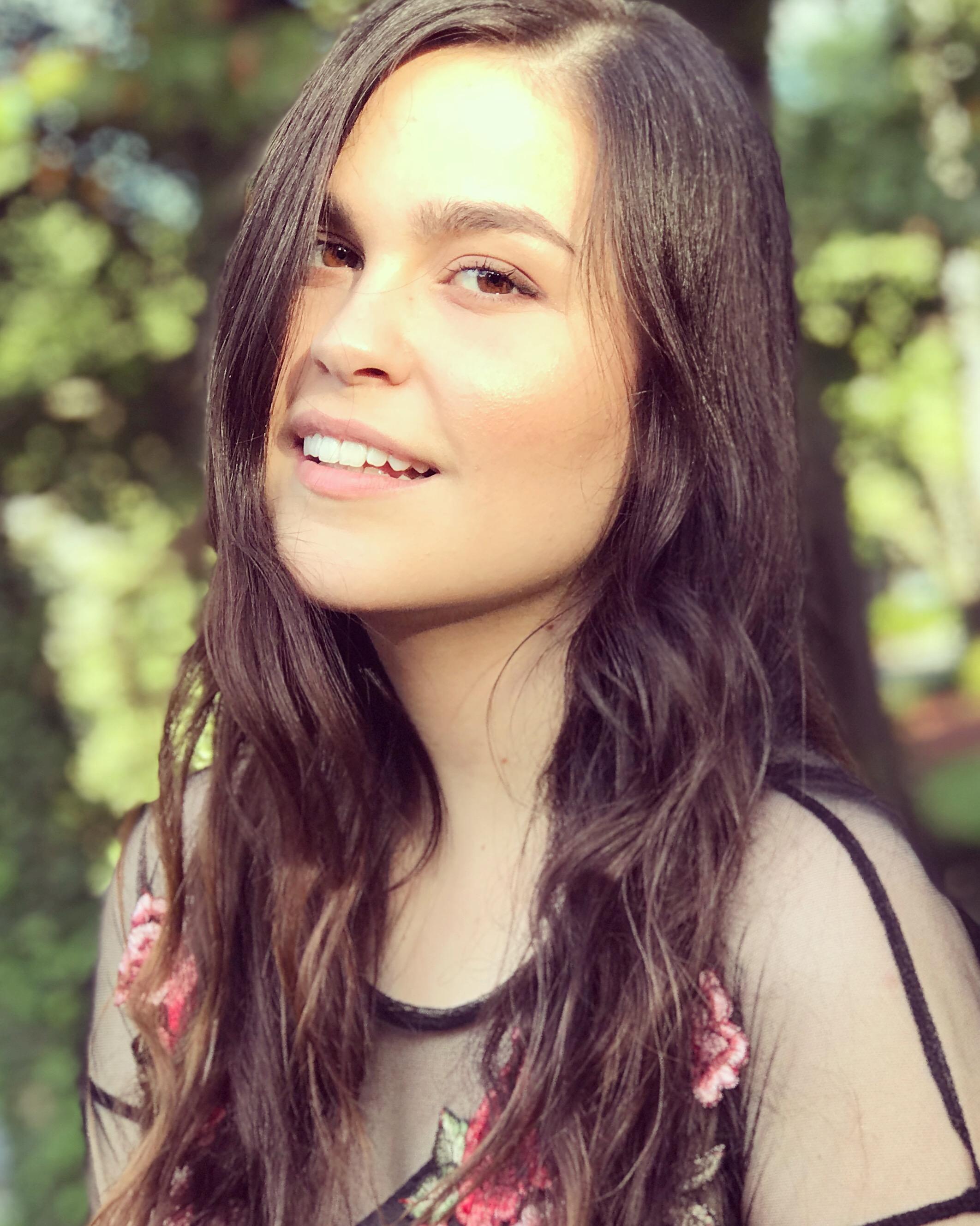 actor Karen Labbe large photo