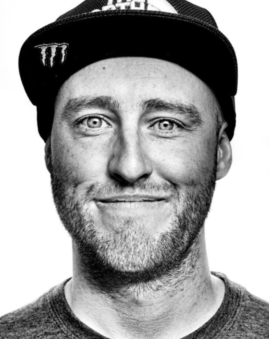 actor Tom Wallisch large photo