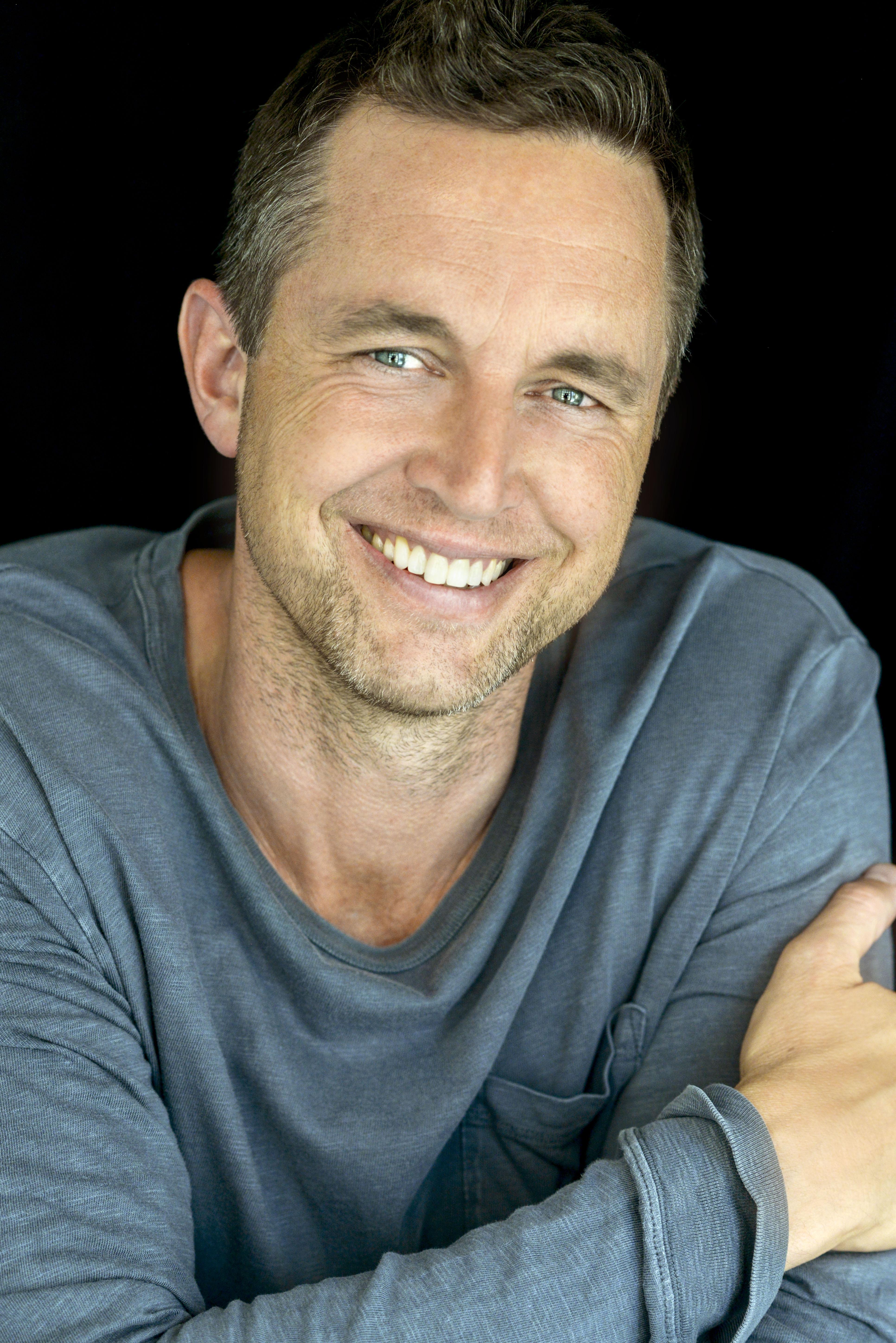 actor Erik Van Wyck large photo