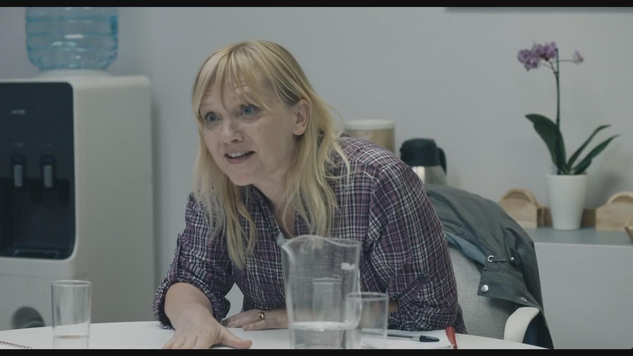 actor Heather Coombs large photo