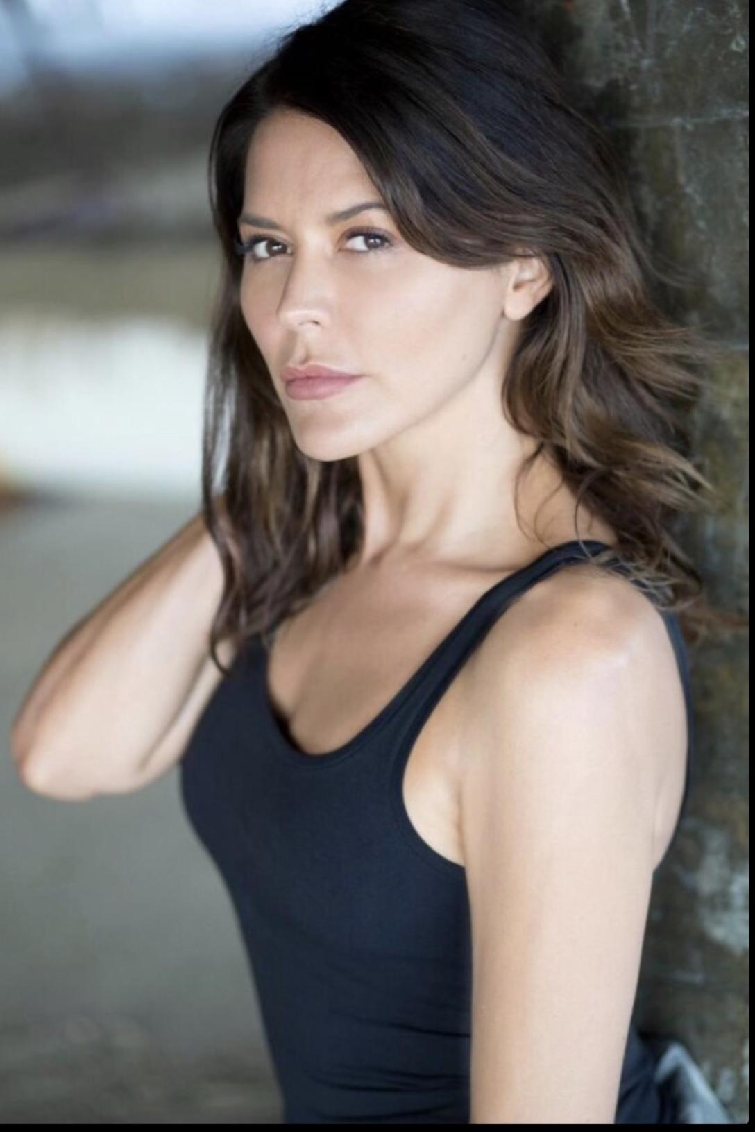 actor Danielle Bux large photo