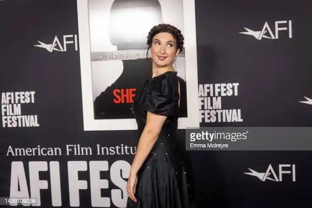 actor Sarah Ann Masse large photo