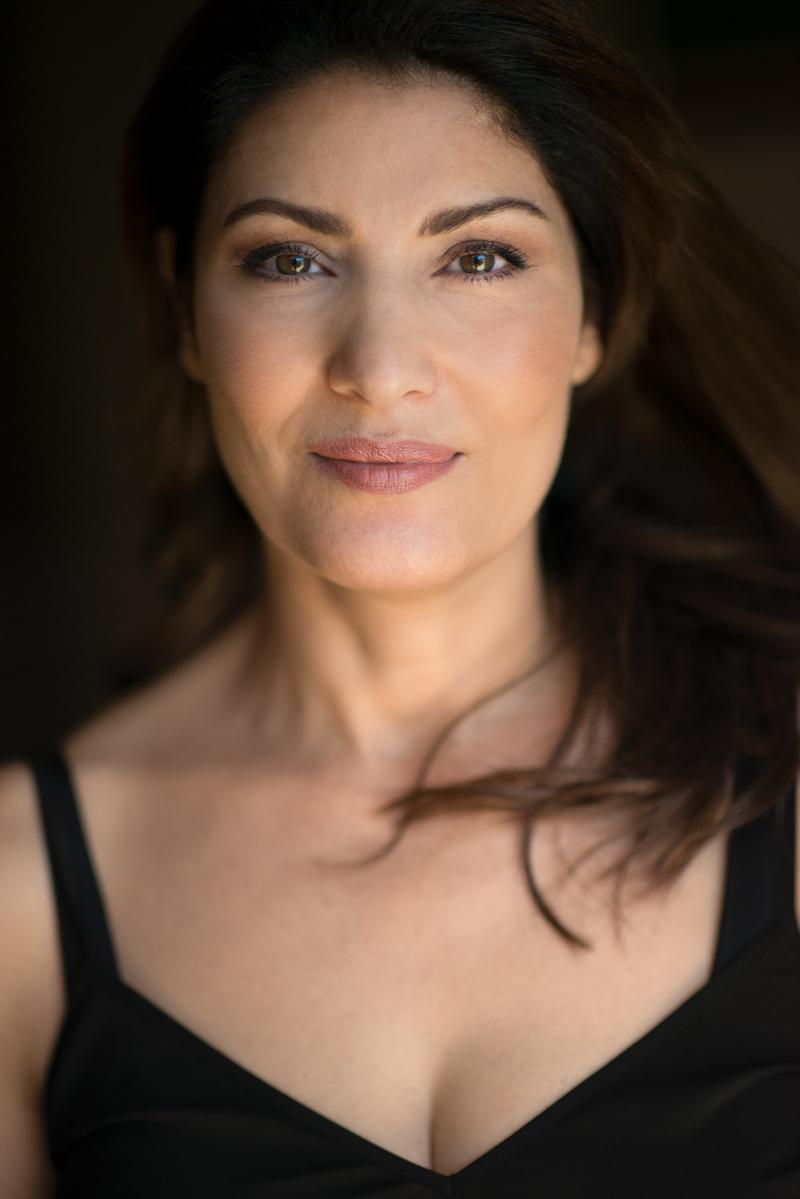 actor Neveen Hanna large photo