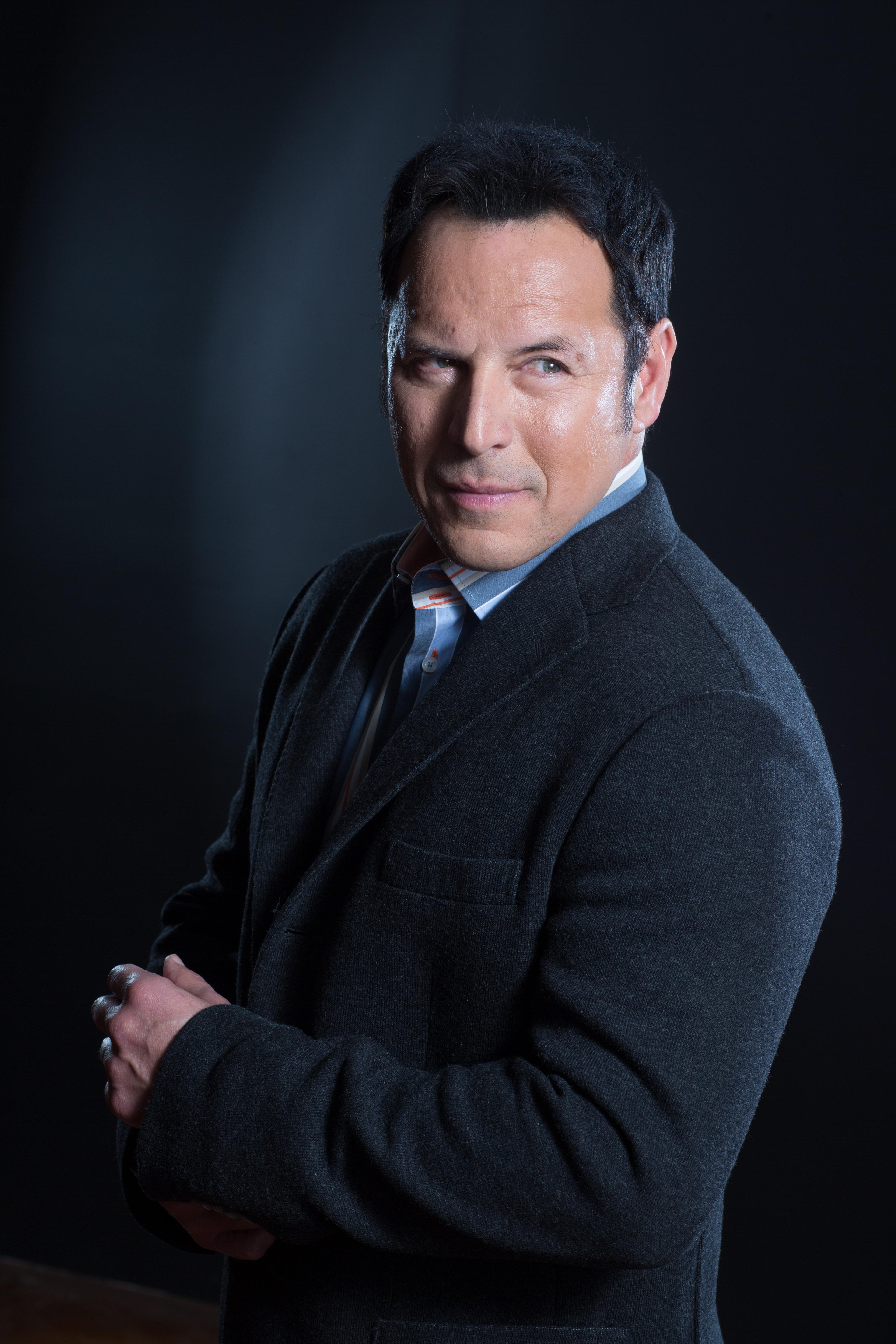 actor Hector Echavarria large photo