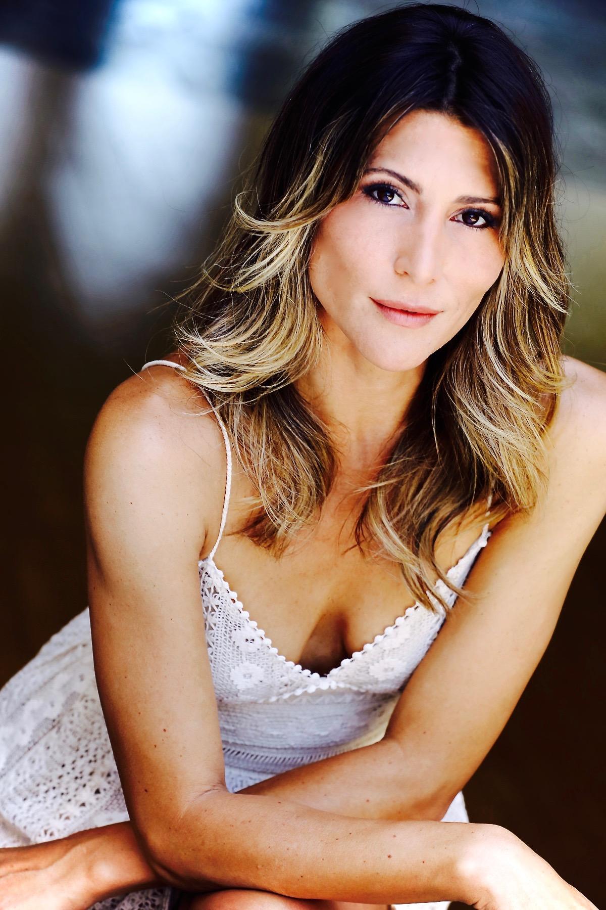 actor Gina Varela large photo