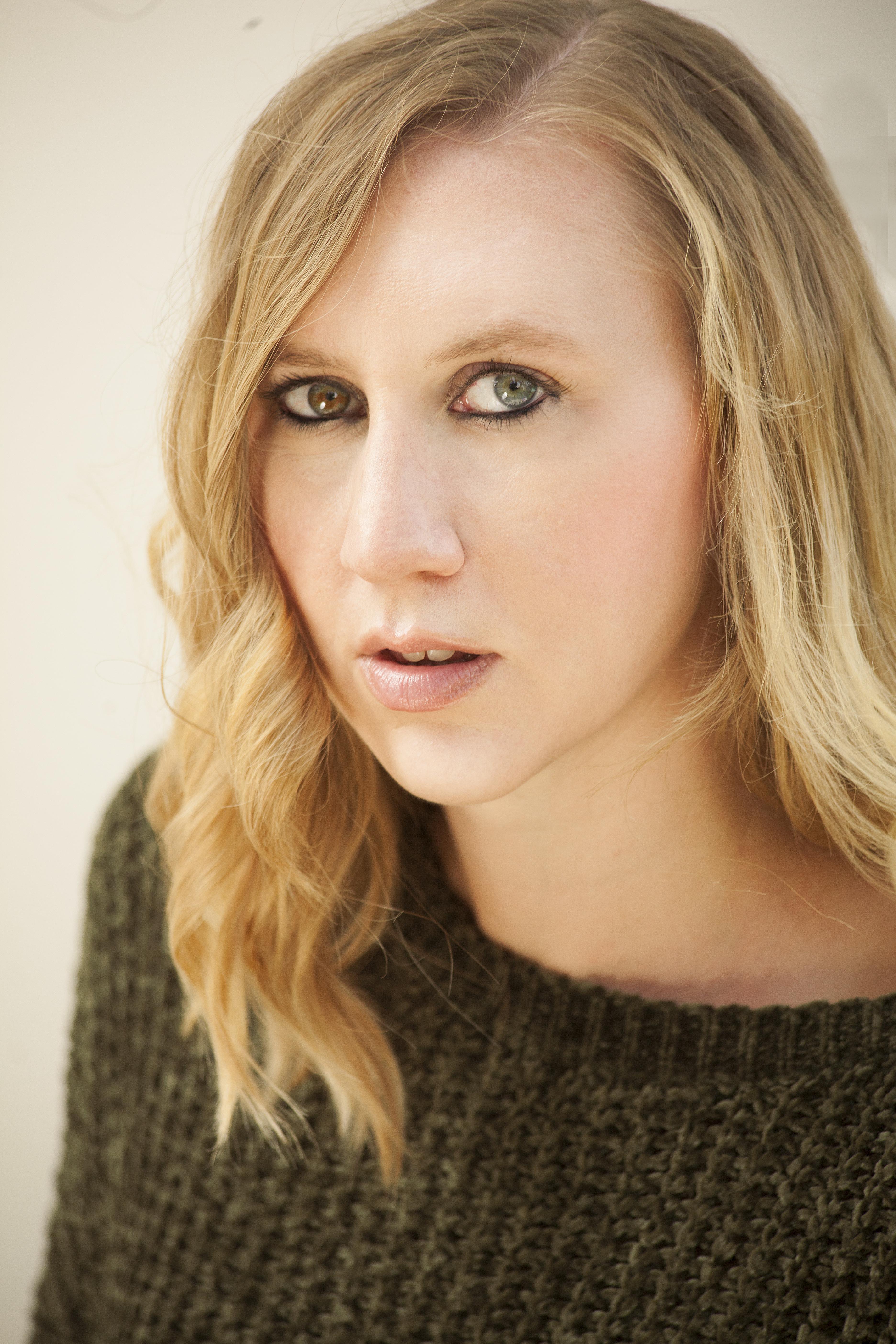 actor Cassie Carpenter large photo