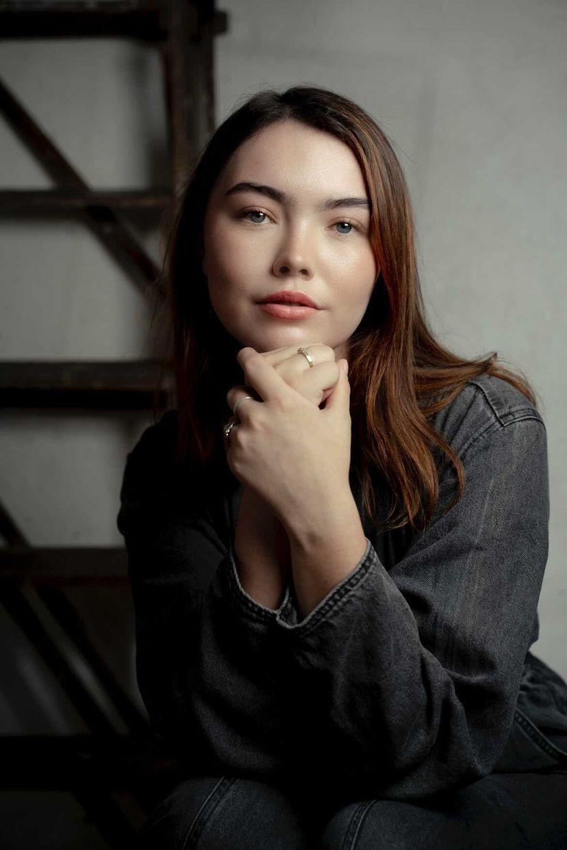 actor Lauryn Canny large photo