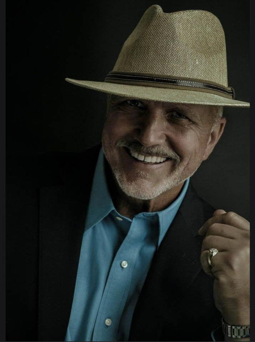 actor Flint Beverage large photo