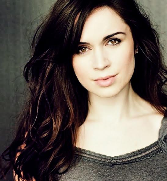 actor Stephanie Brait large photo