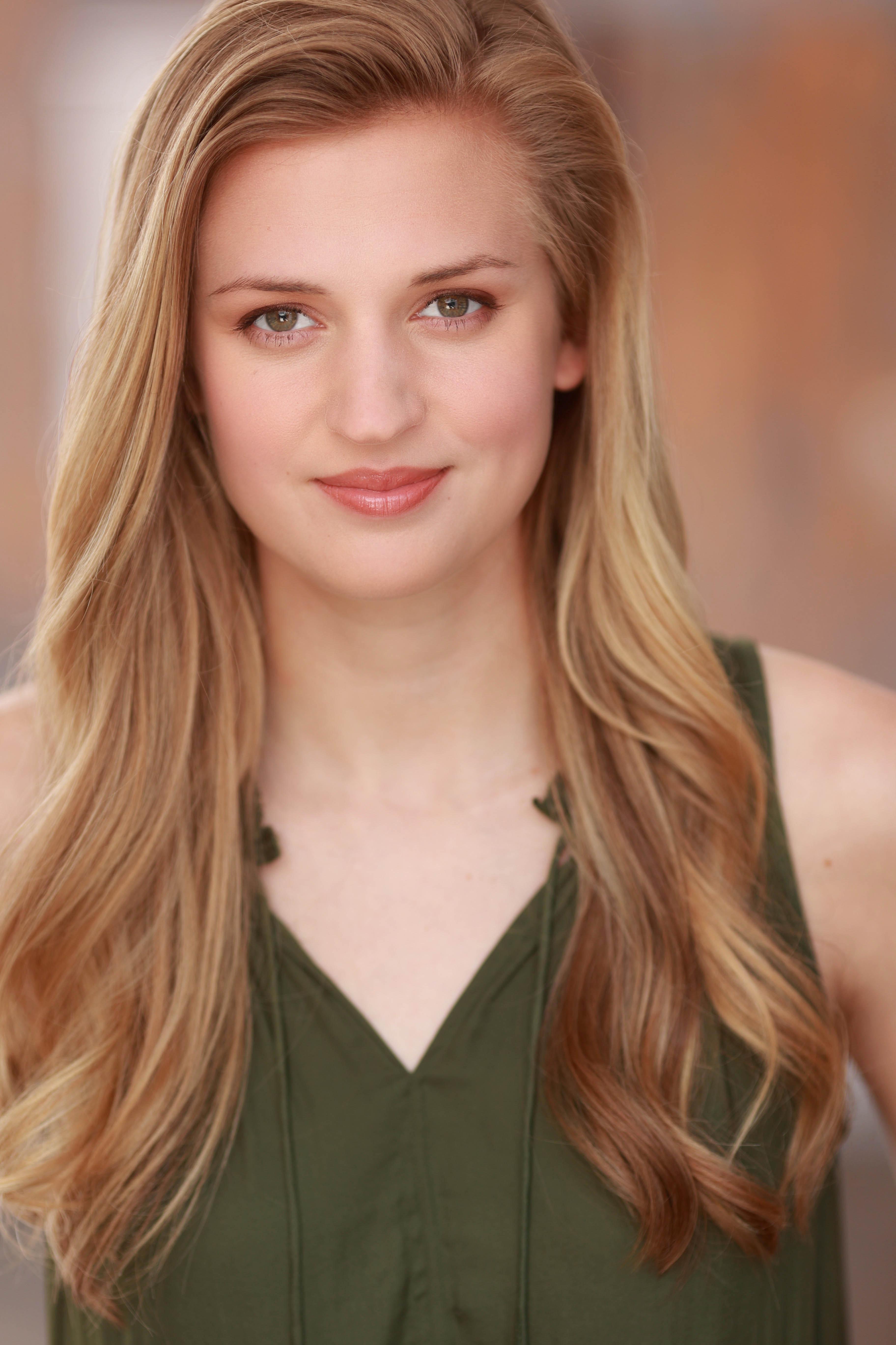 actor Savannah Faye large photo