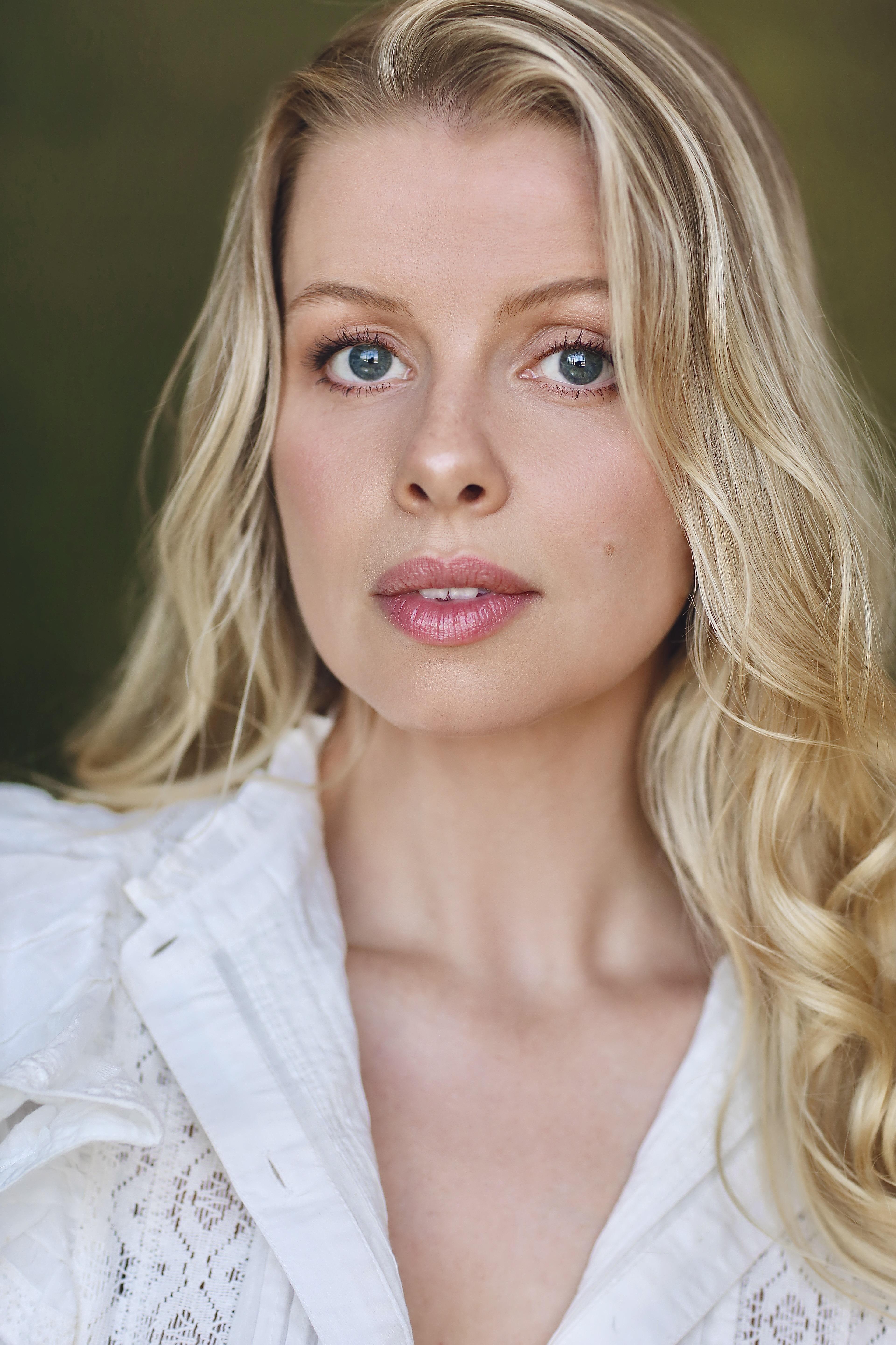 actor Hannah Ponting large photo