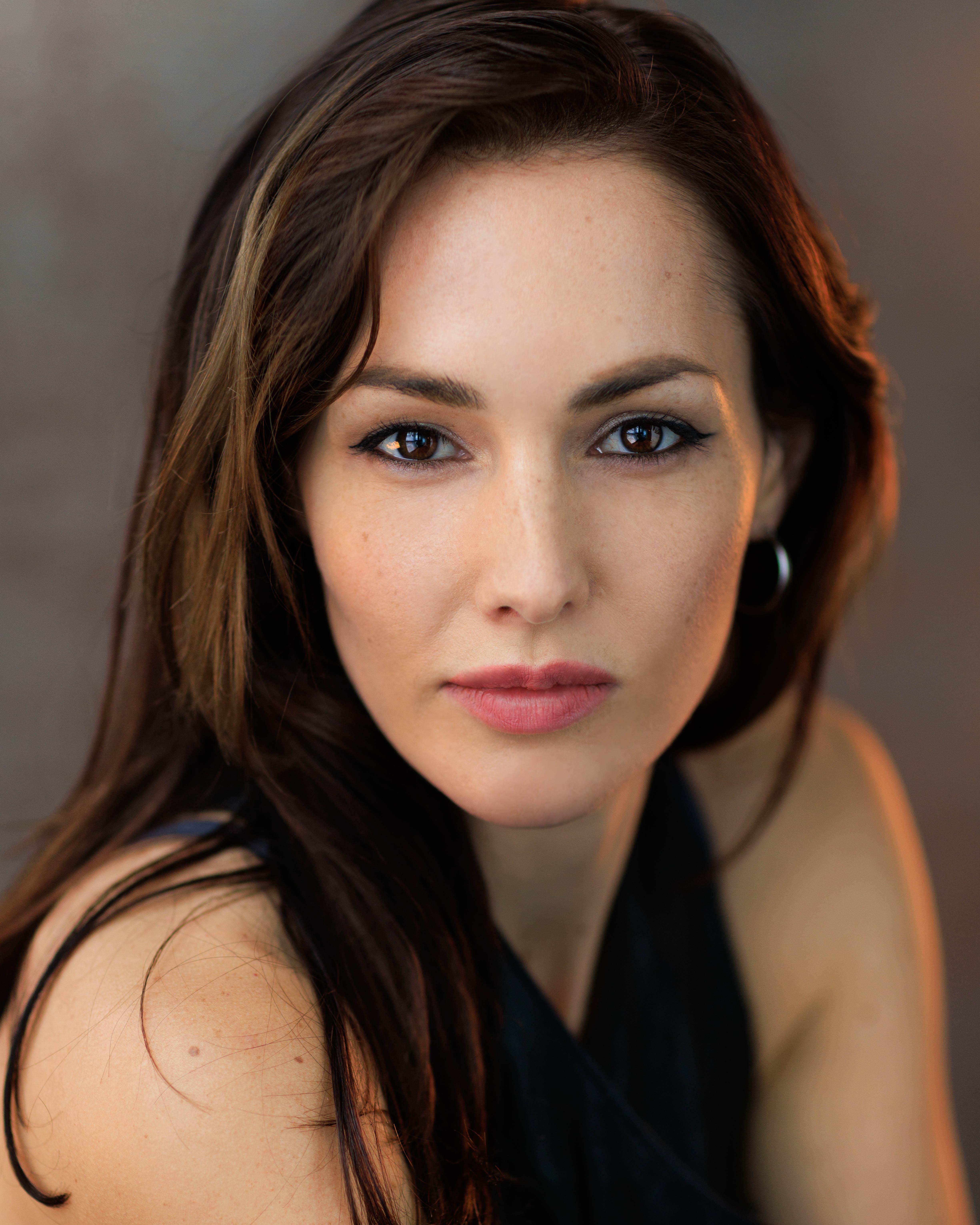 actor Joelle Coutinho large photo