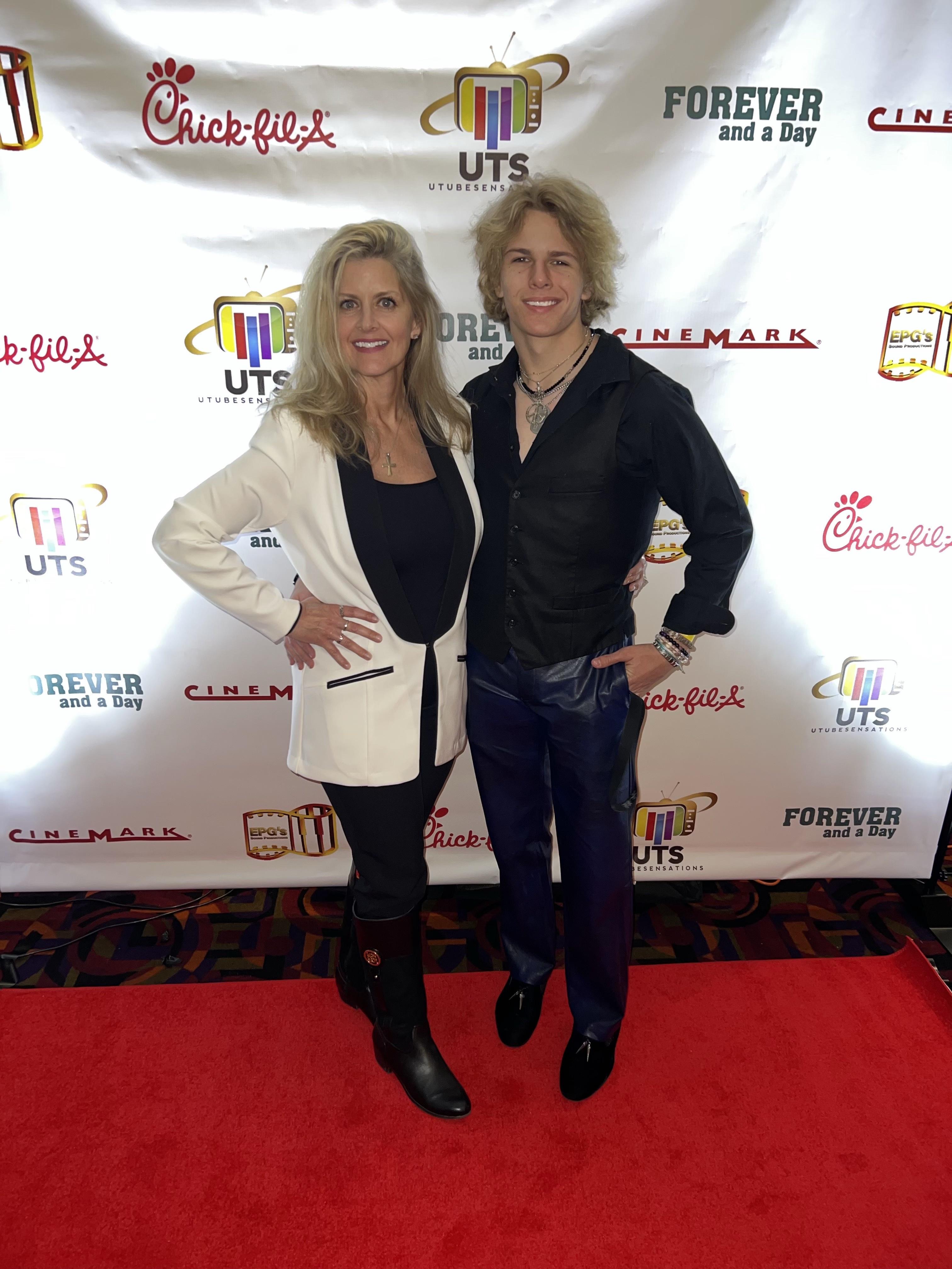 actor Deborah Kay Hooker large photo