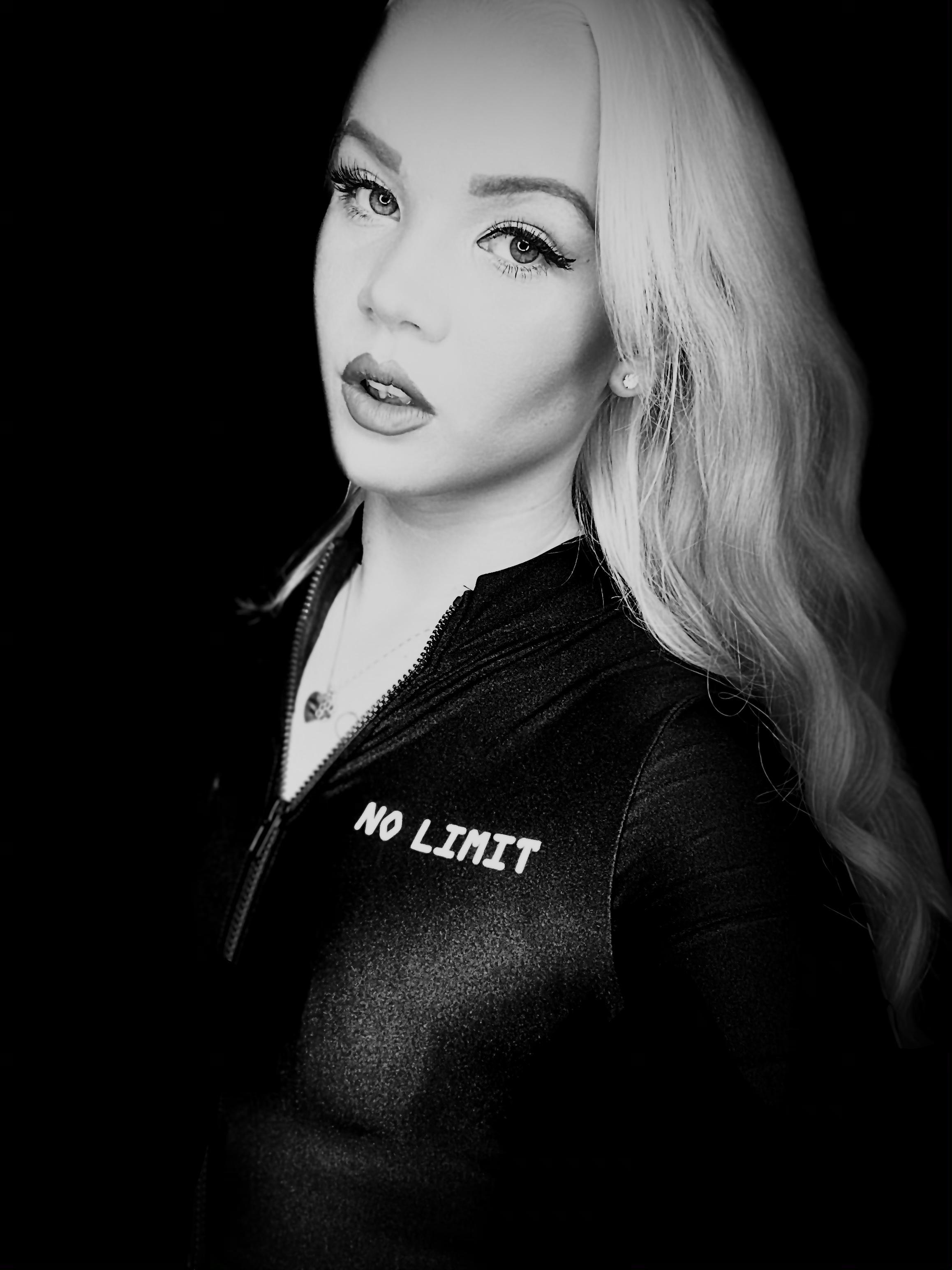 actor Alyssa Leonard large photo