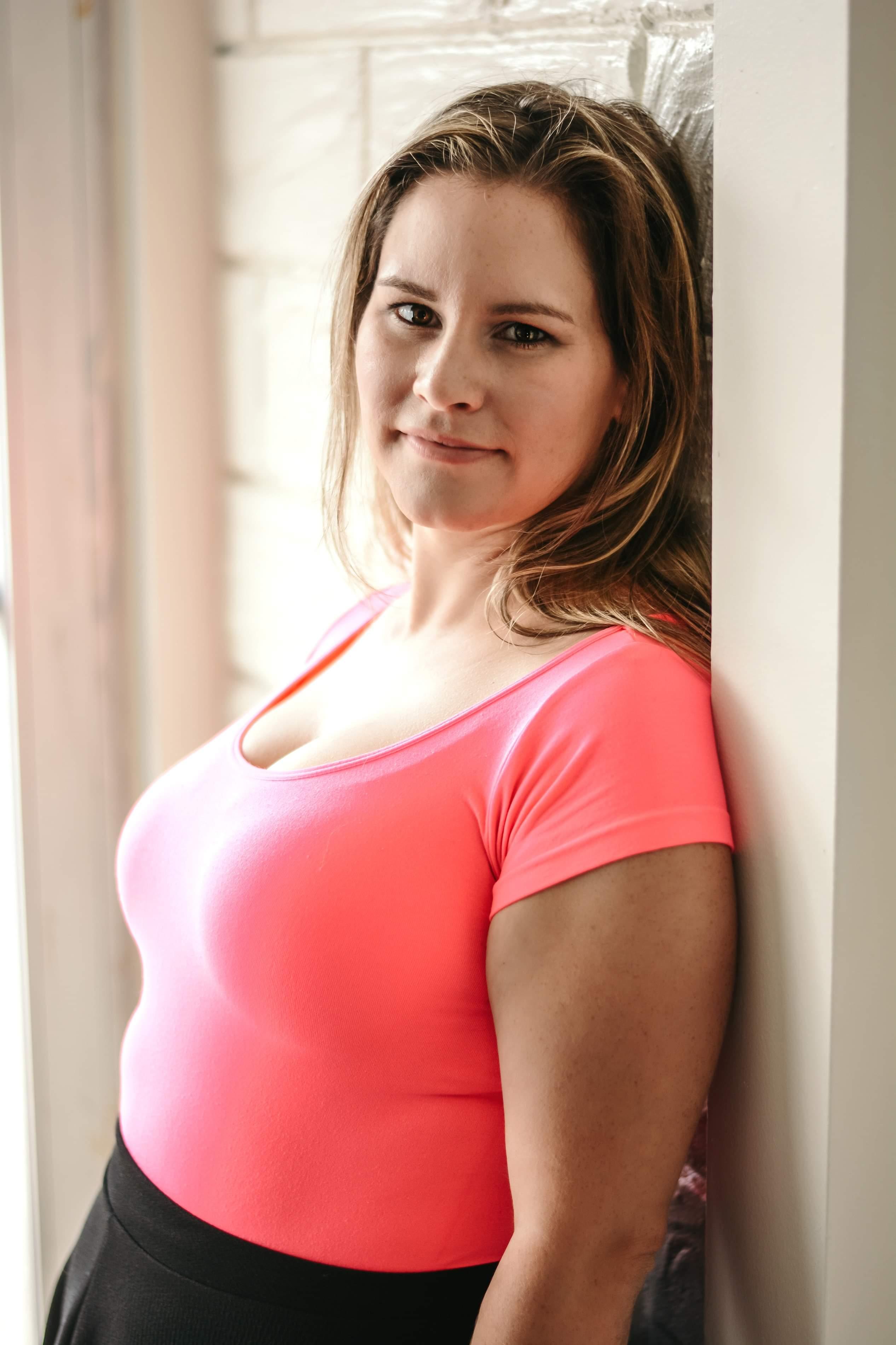 actor Tia Lavallee large photo