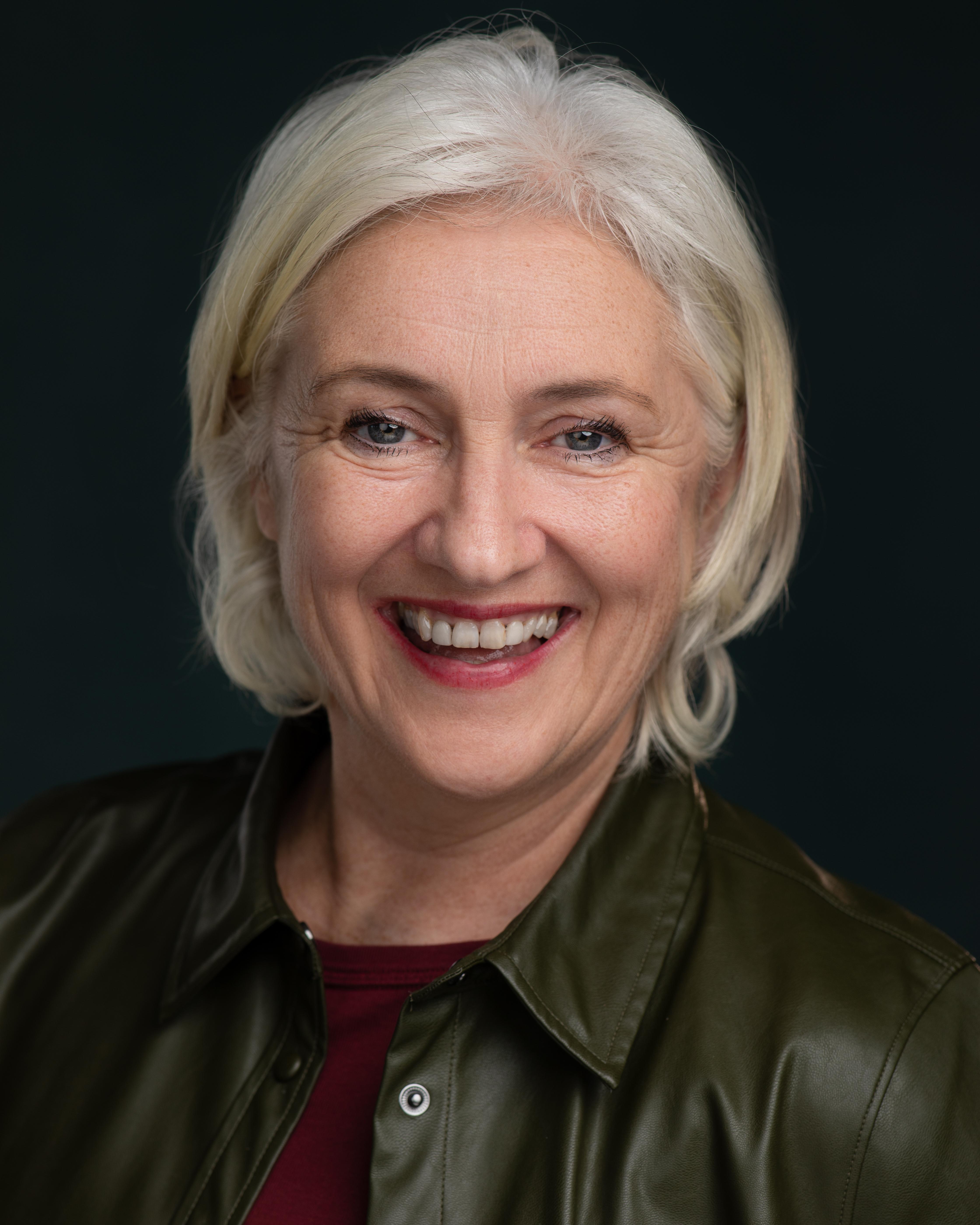 actor Julie Hannan large photo