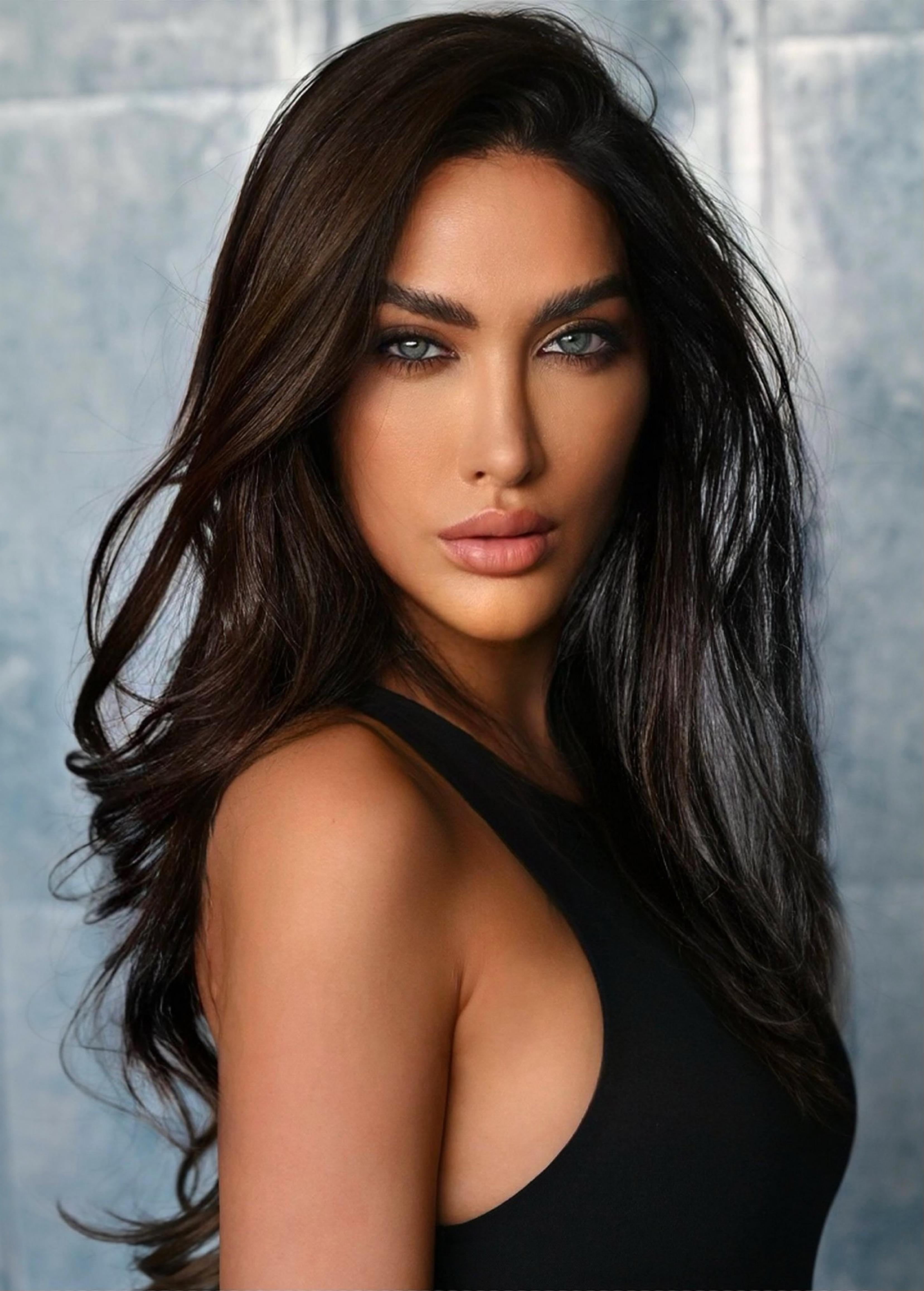 actor Victoria Sophia large photo