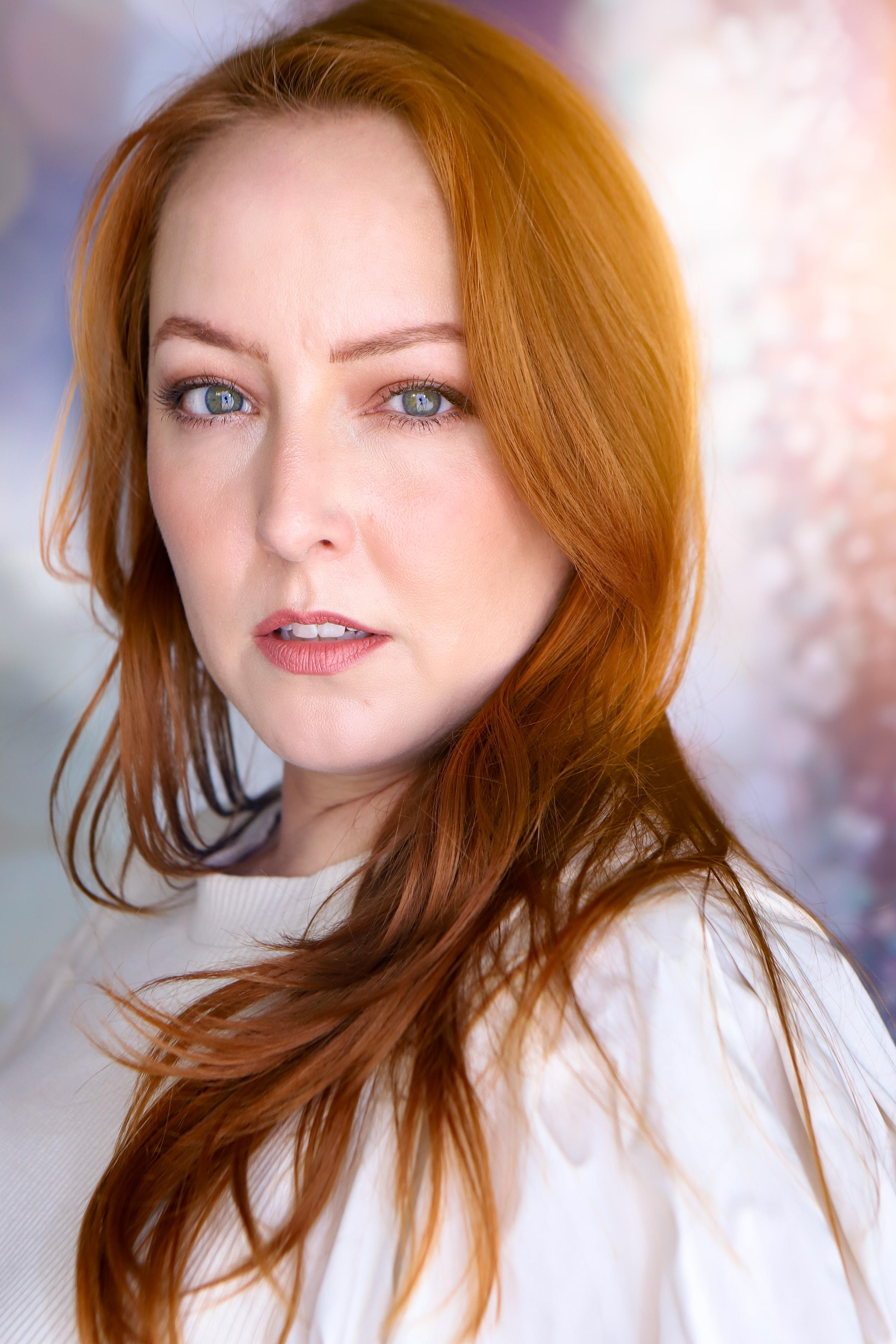 actor Elle Taylor large photo