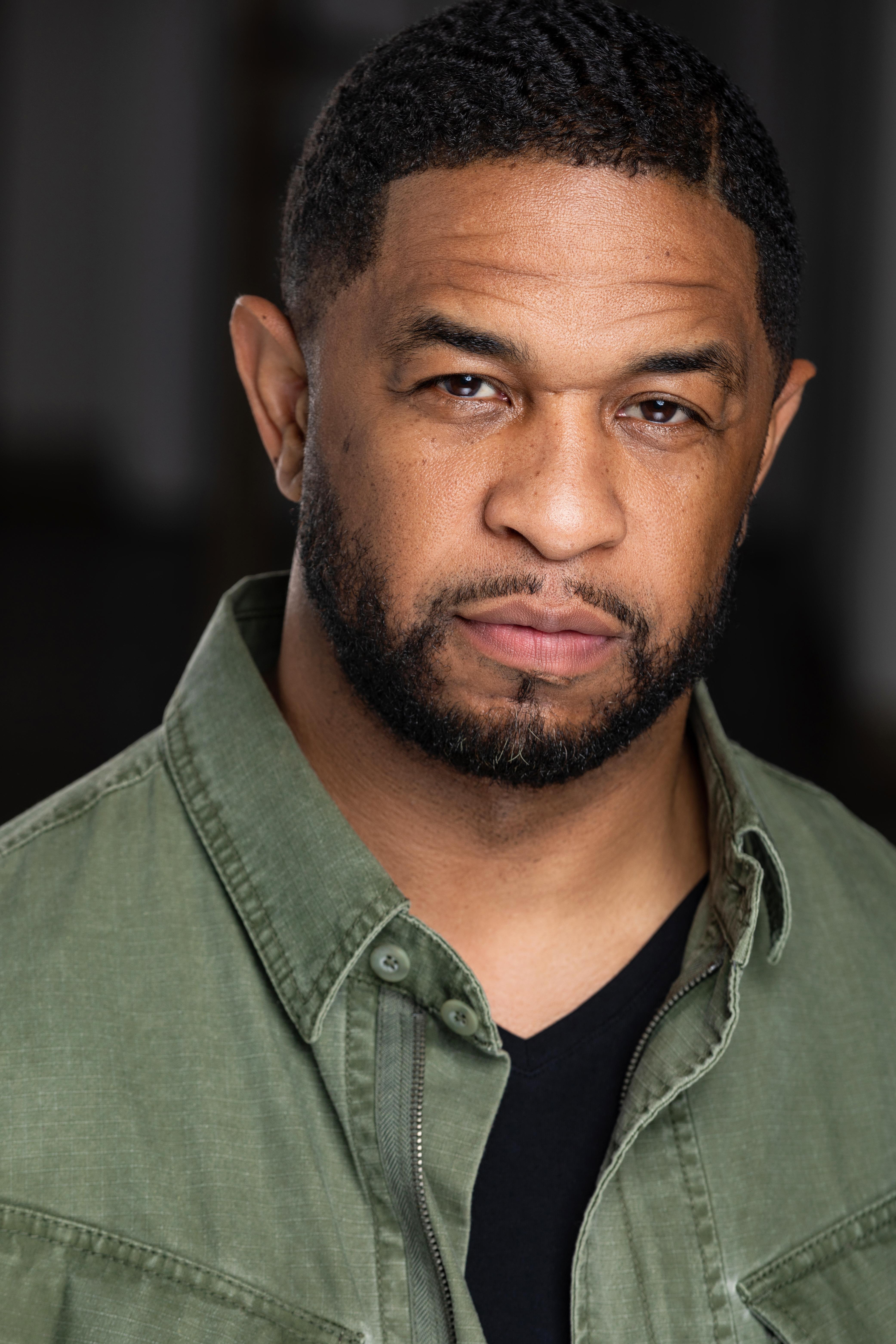 actor J. Elliott large photo