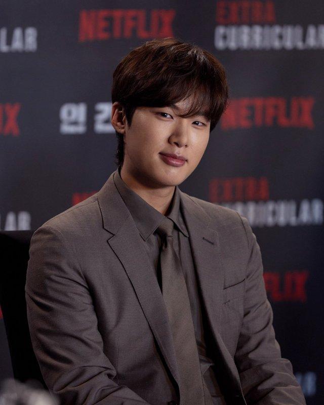 actor Kim Dong-Hee large photo