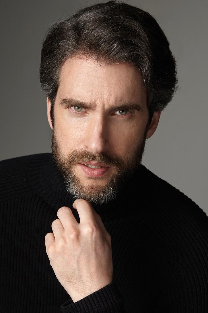 actor Neil Ovenell large photo