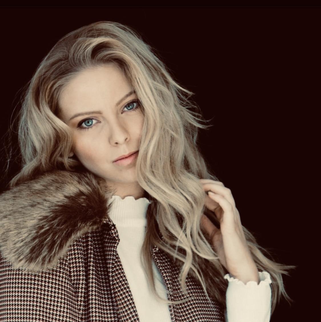 actor Fair Micaela Griffin large photo