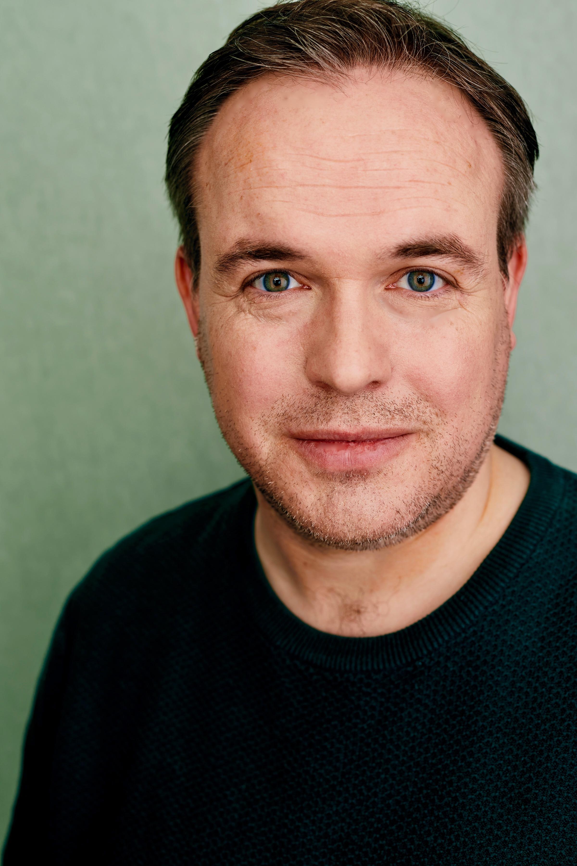 actor Peter Stray large photo