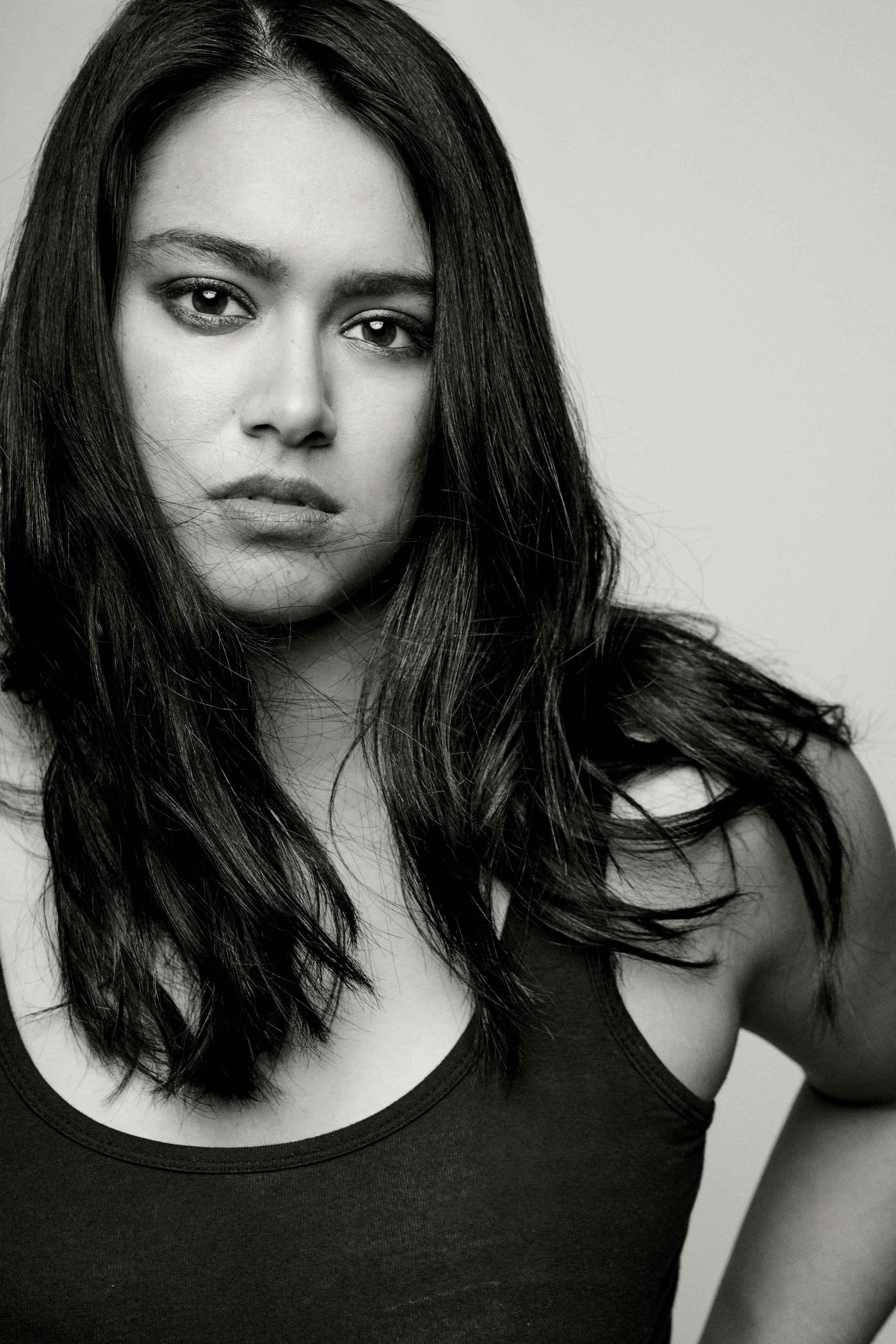 actor Sara Wolfkind large photo