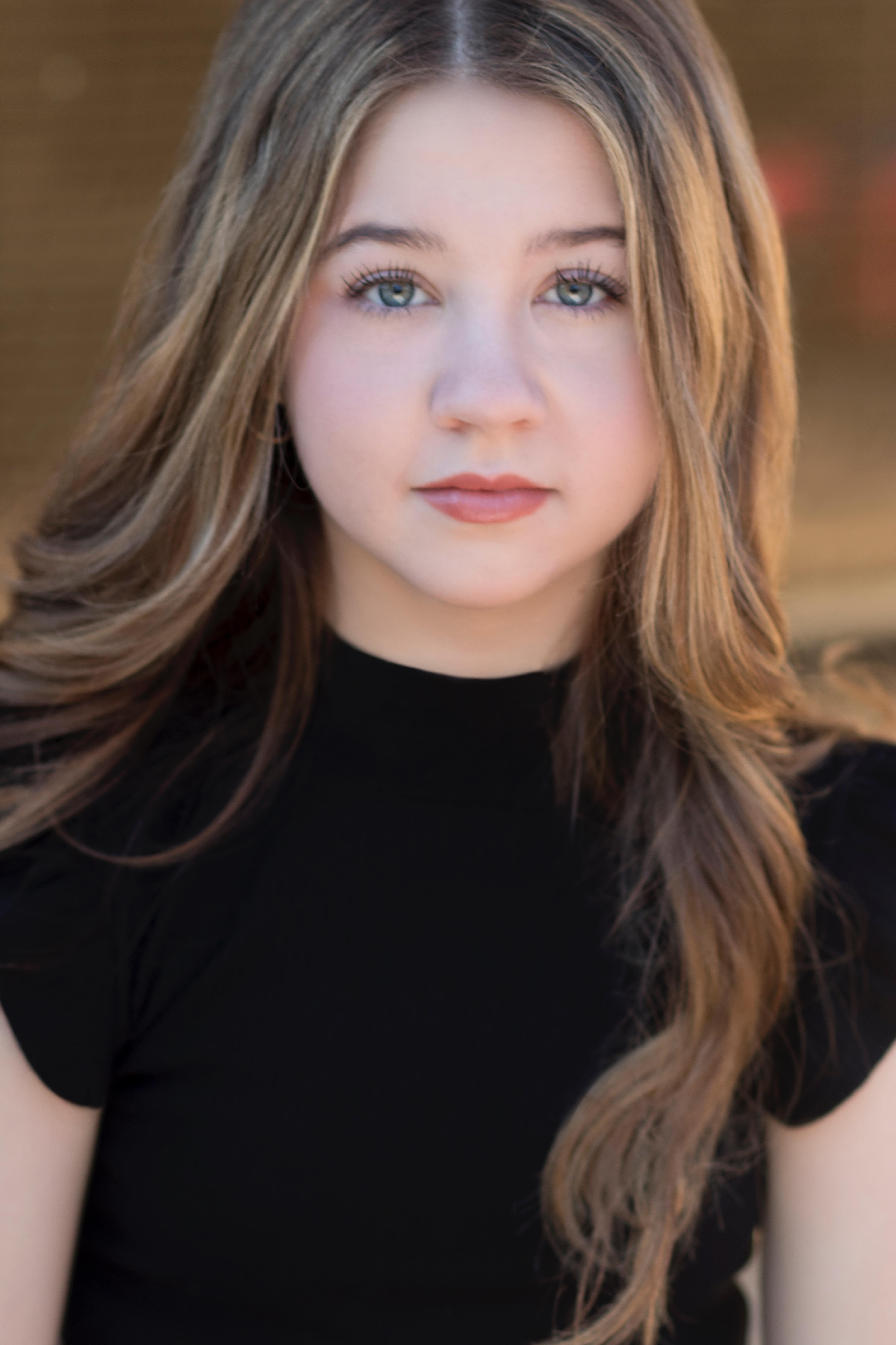 actor Stella Allen large photo