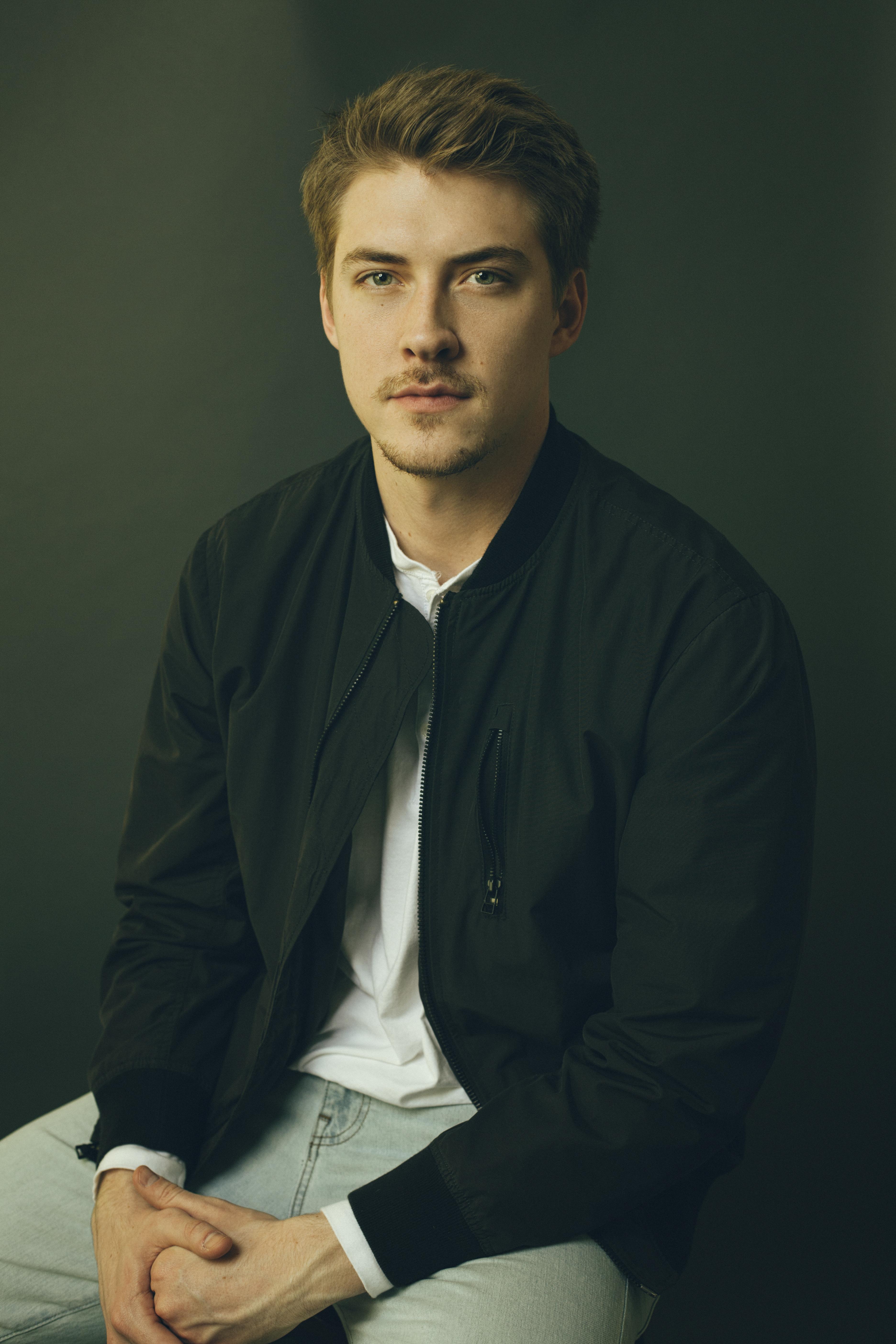 actor Michael Seitz large photo