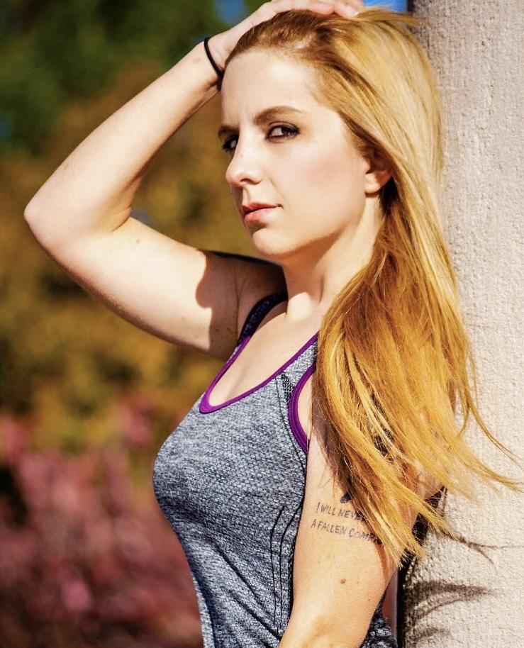 actor Julia Valenti large photo