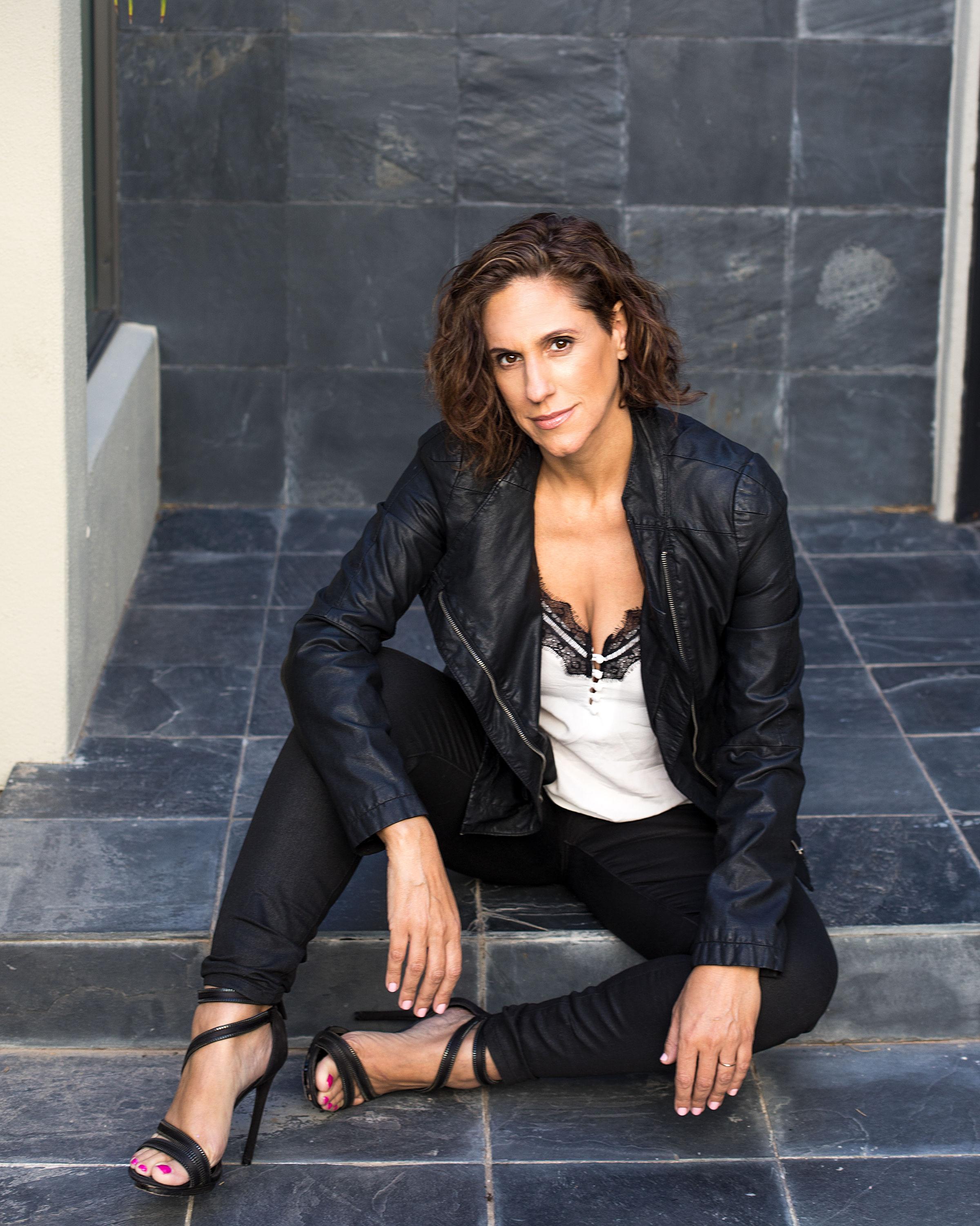 actor Cat Hartmann large photo