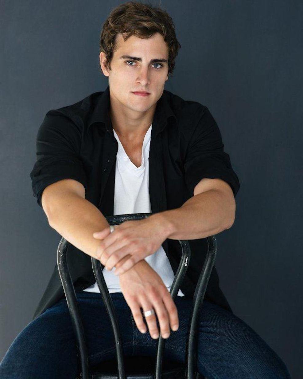 actor Chris Milligan large photo