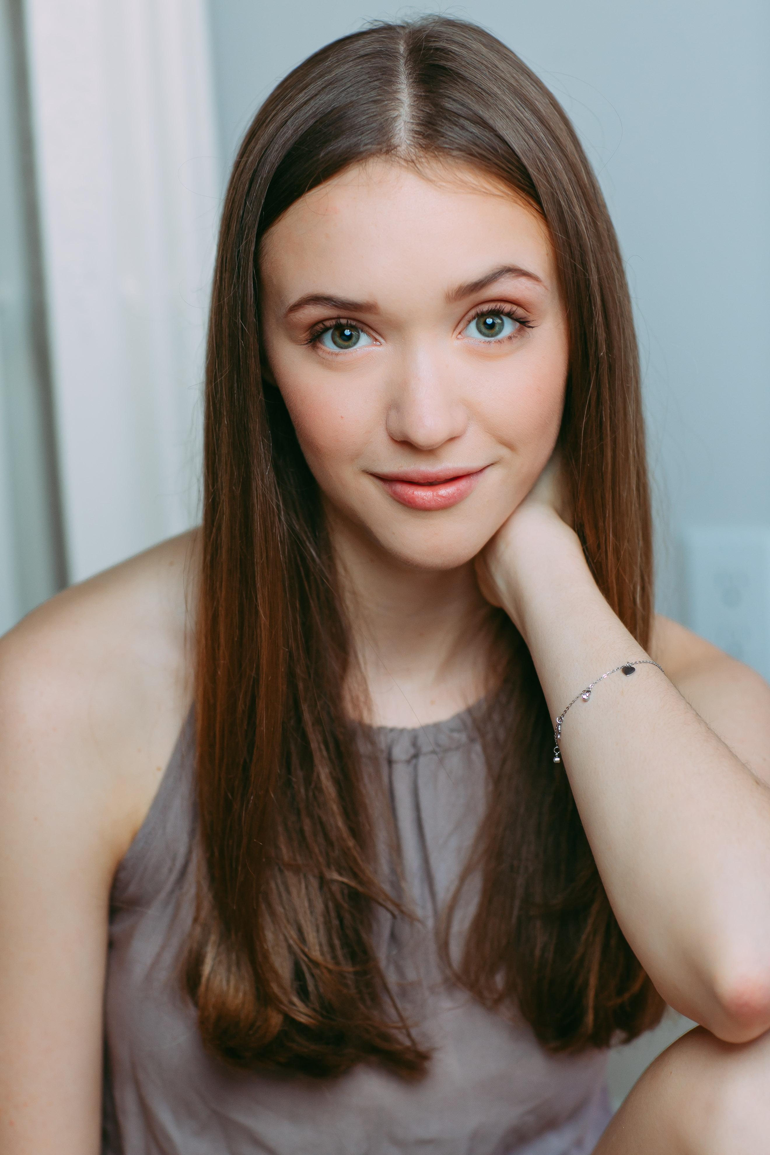 actor Farryn VanHumbeck large photo