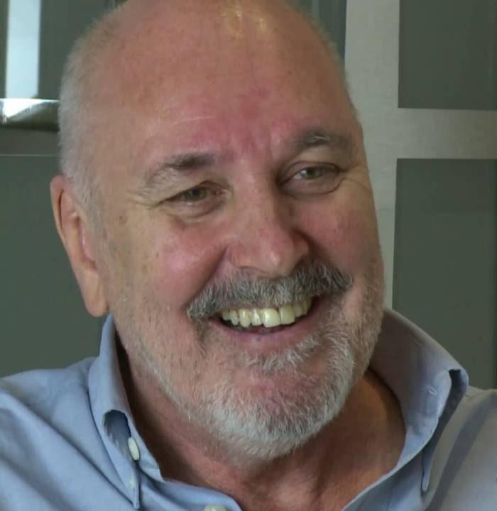 actor Chris Thomas large photo