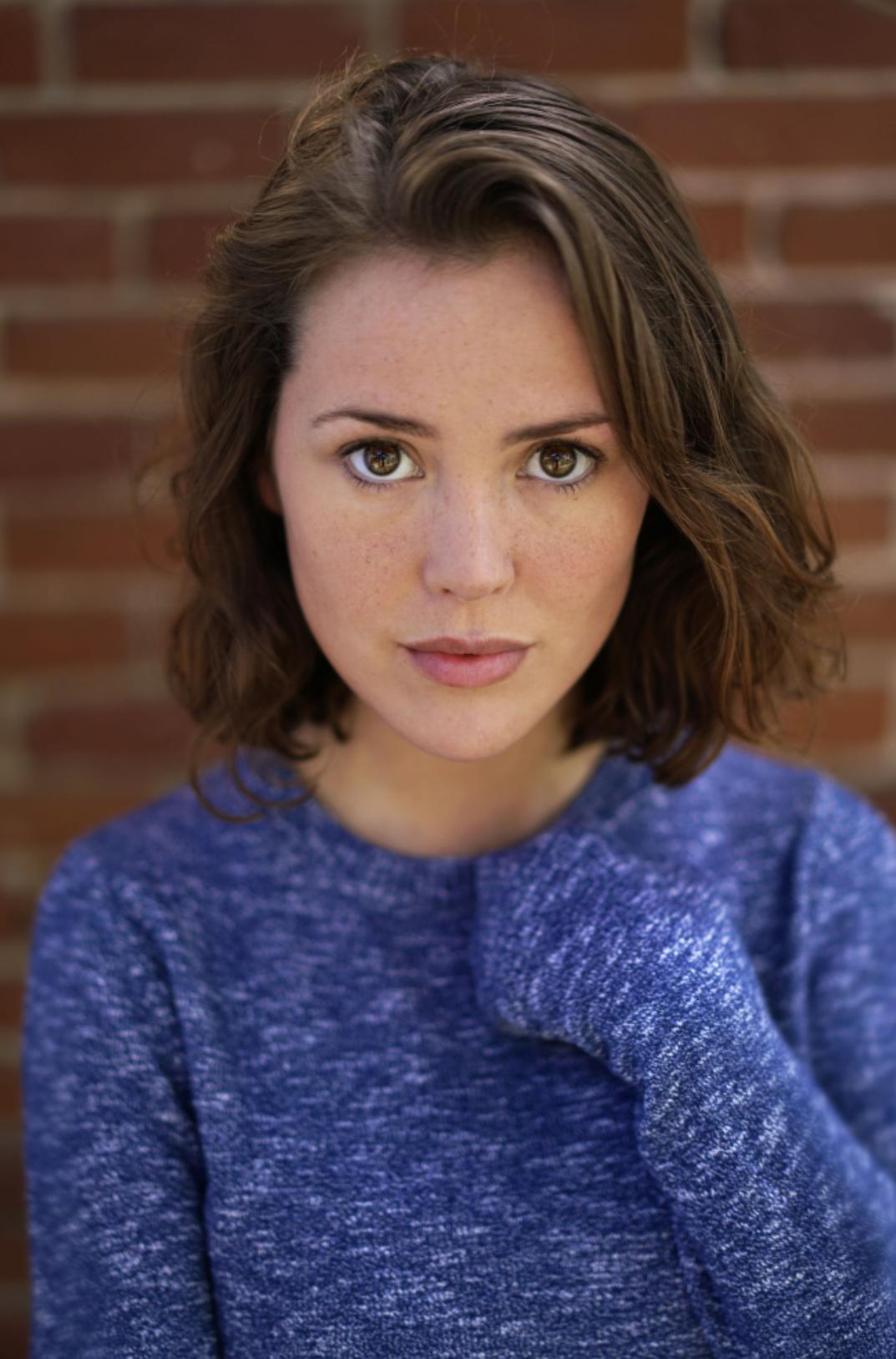 actor Leah Bateman large photo