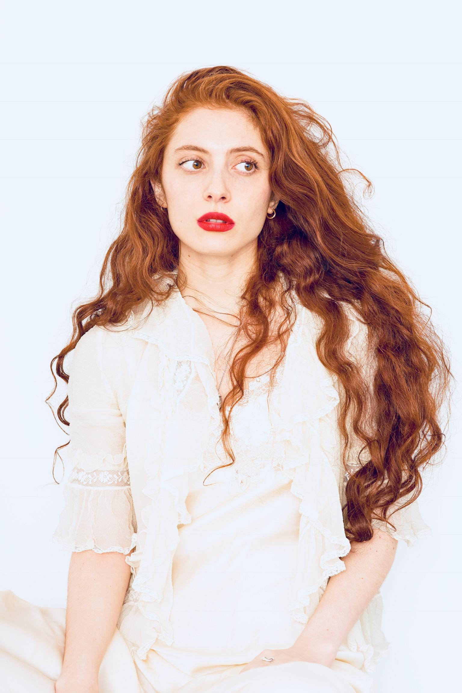 actor Scarlett Sabet large photo