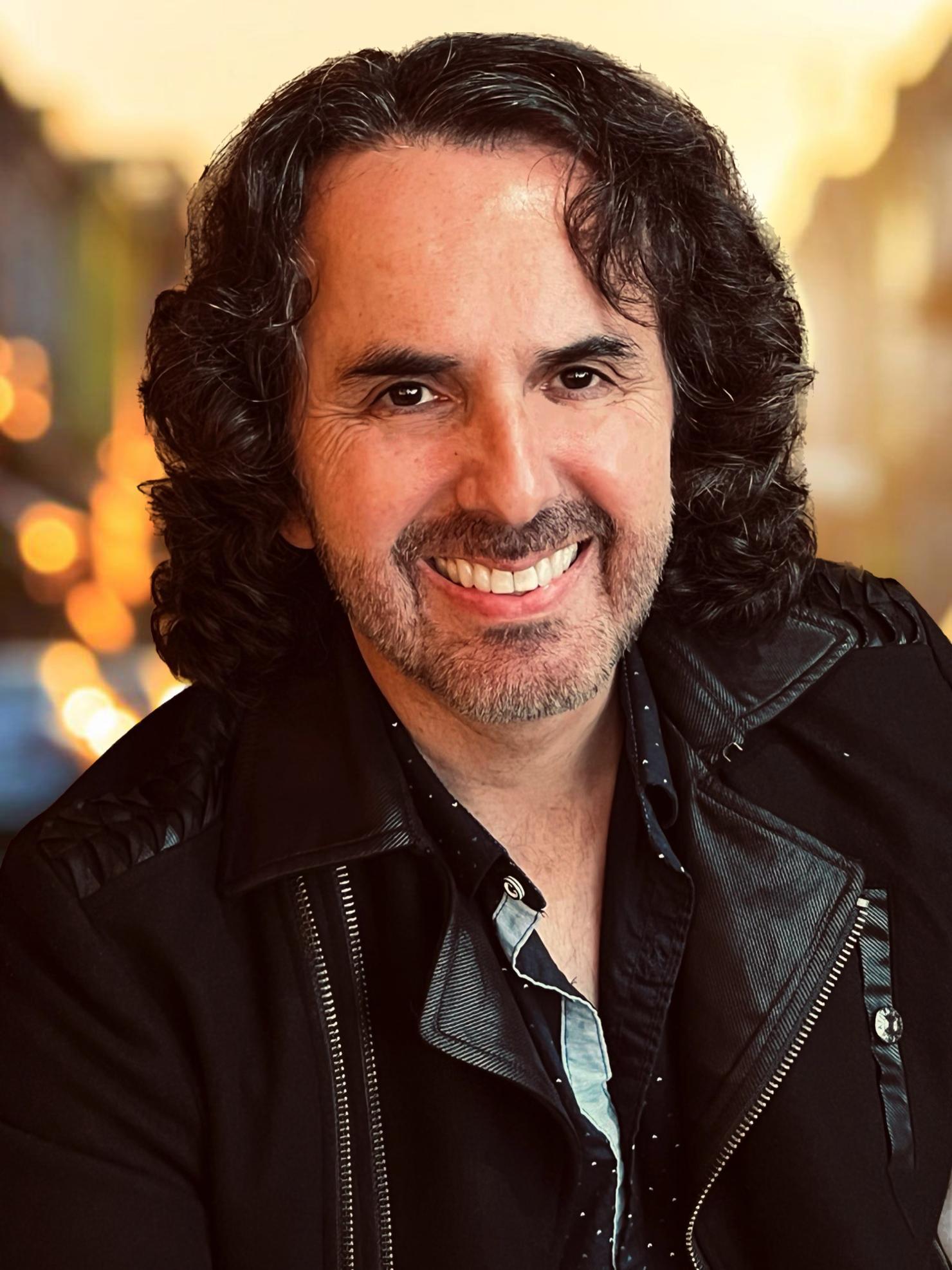 actor Anthony Martinez large photo