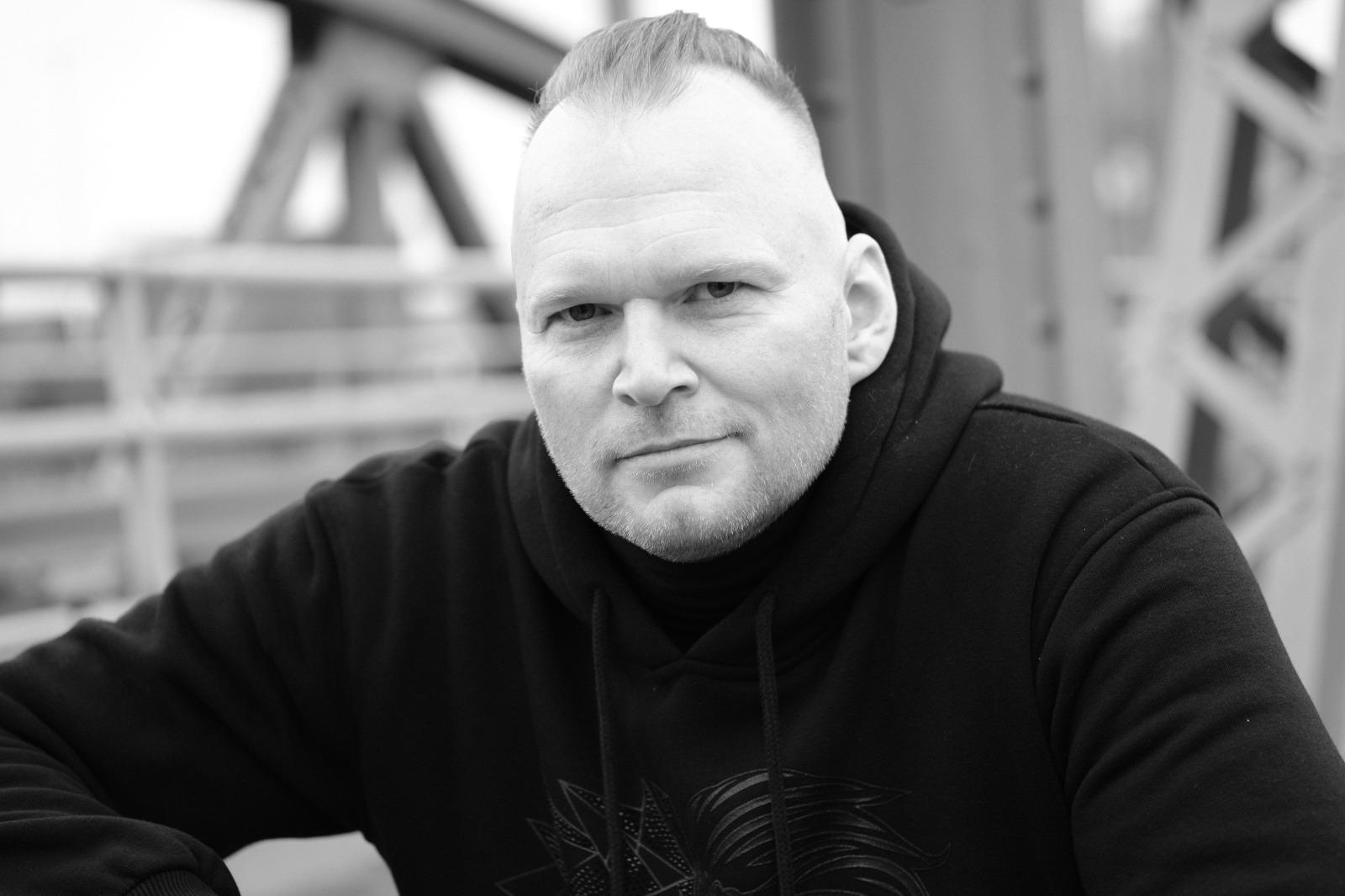 actor Lukas Penar large photo