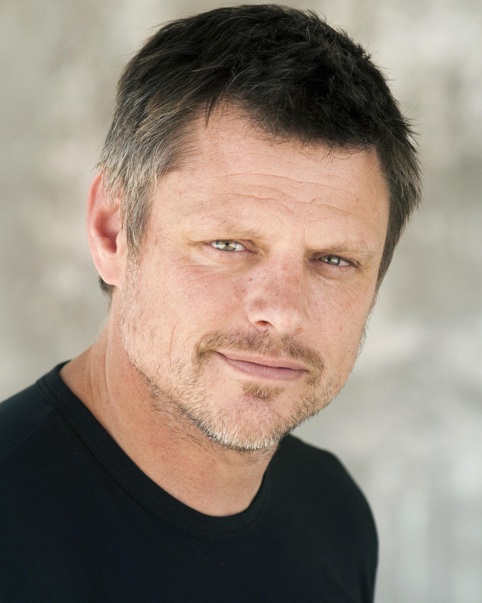 actor Malcolm Kennard large photo