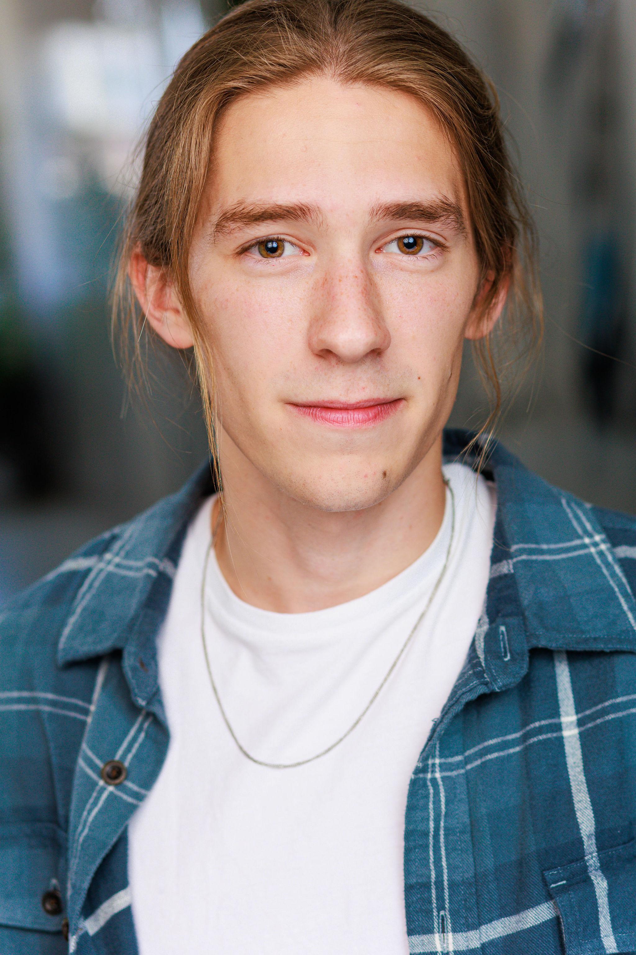 actor Luke Crory large photo